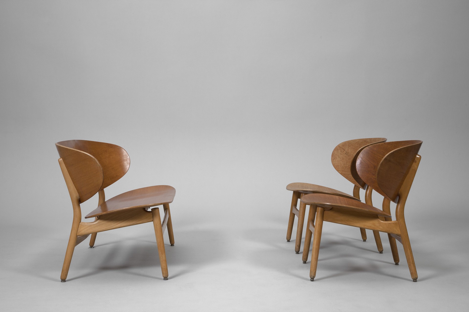 Sofa and two chairs image 2