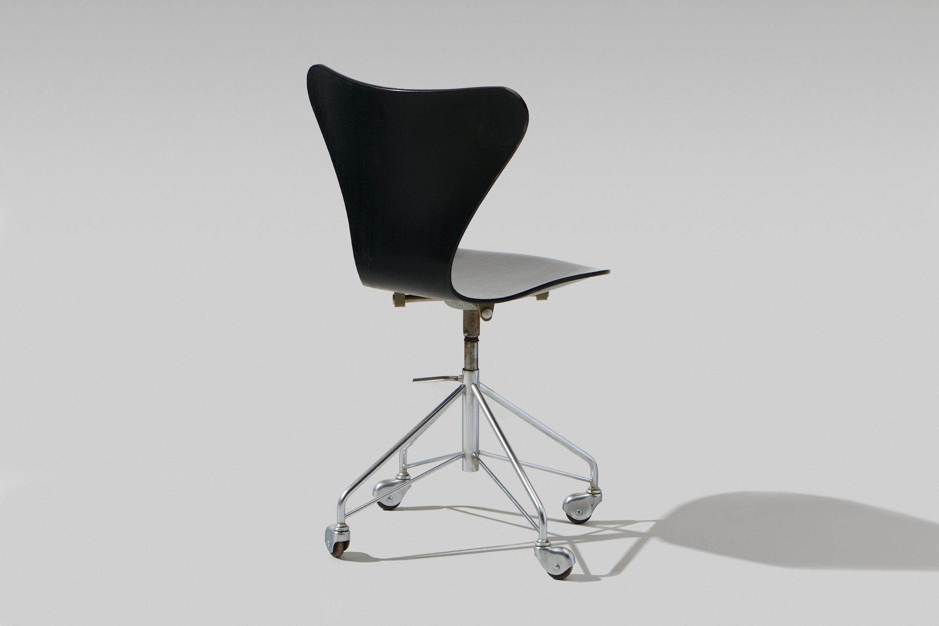 Swivel Chair Model No. 3117 image 2