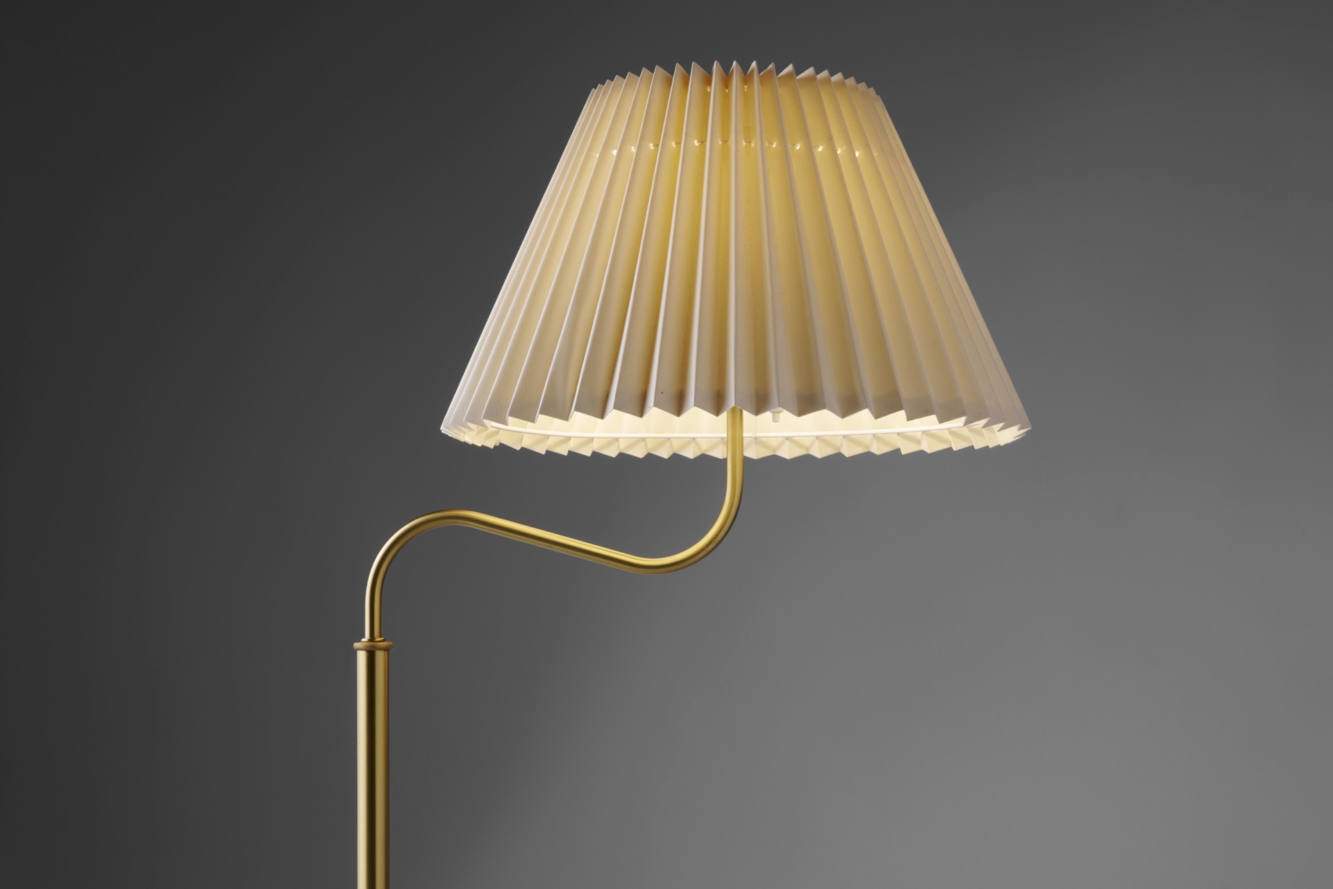 Adjustable 'Little Camel' Floor lamp image 3