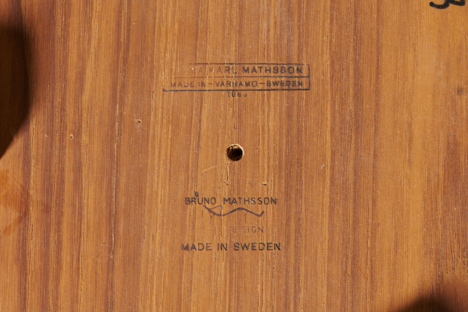 'Annika' Table image 4