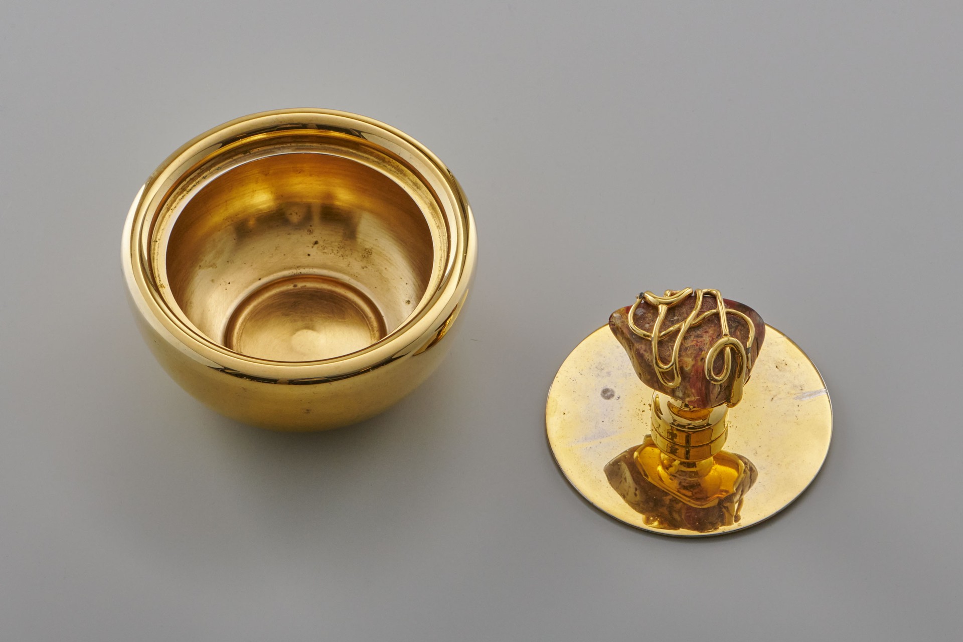 Jar with Lid image 3