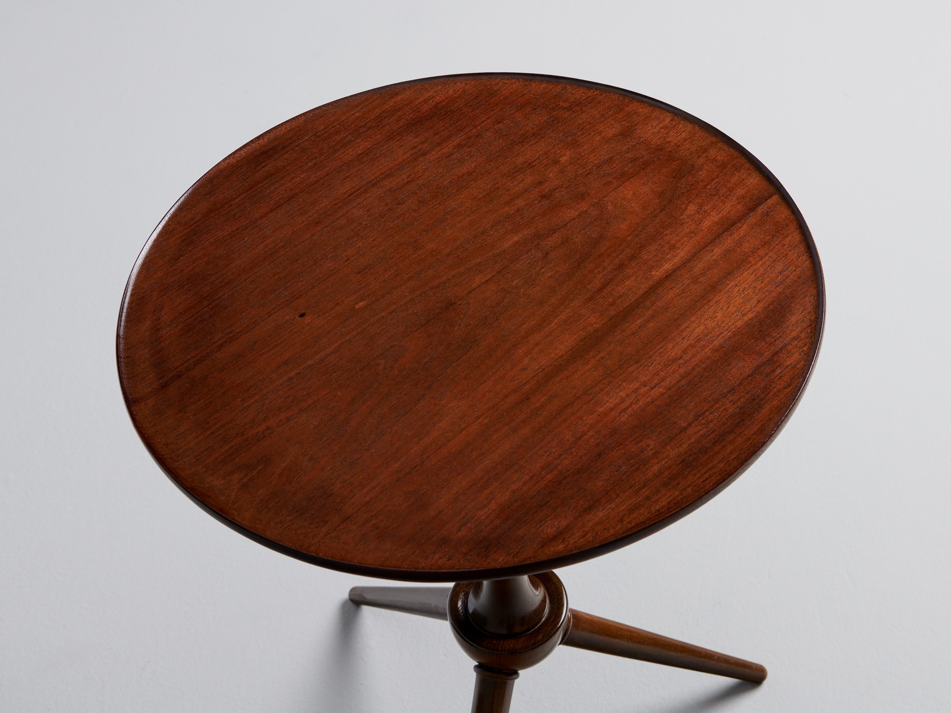 Side table image 3
