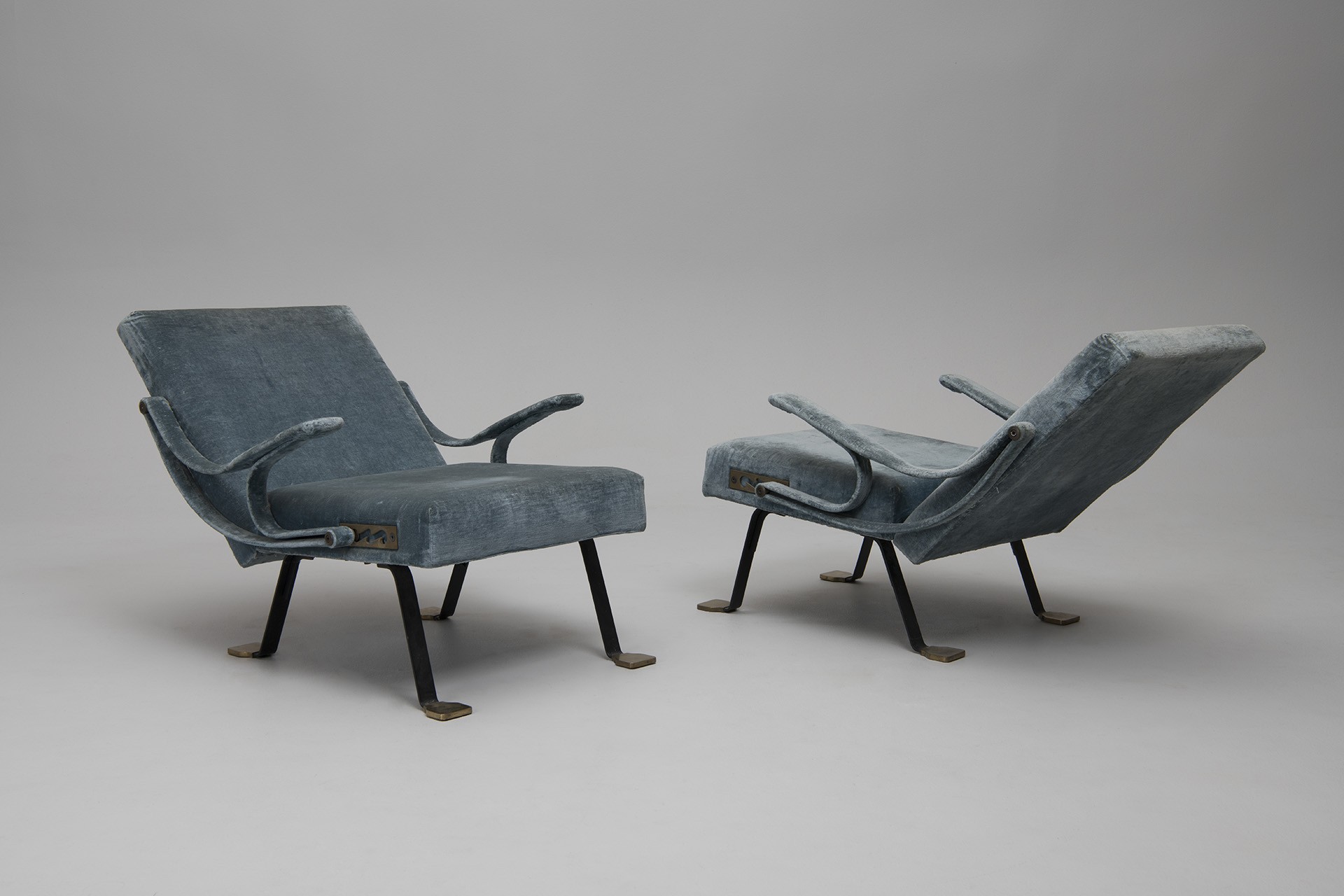 Pair of Adjustable 'Digamma' Armchairs image 4