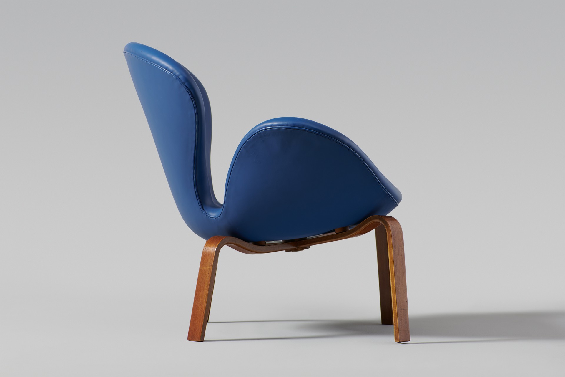 Pair of `Swan chairs´Chairs image 4