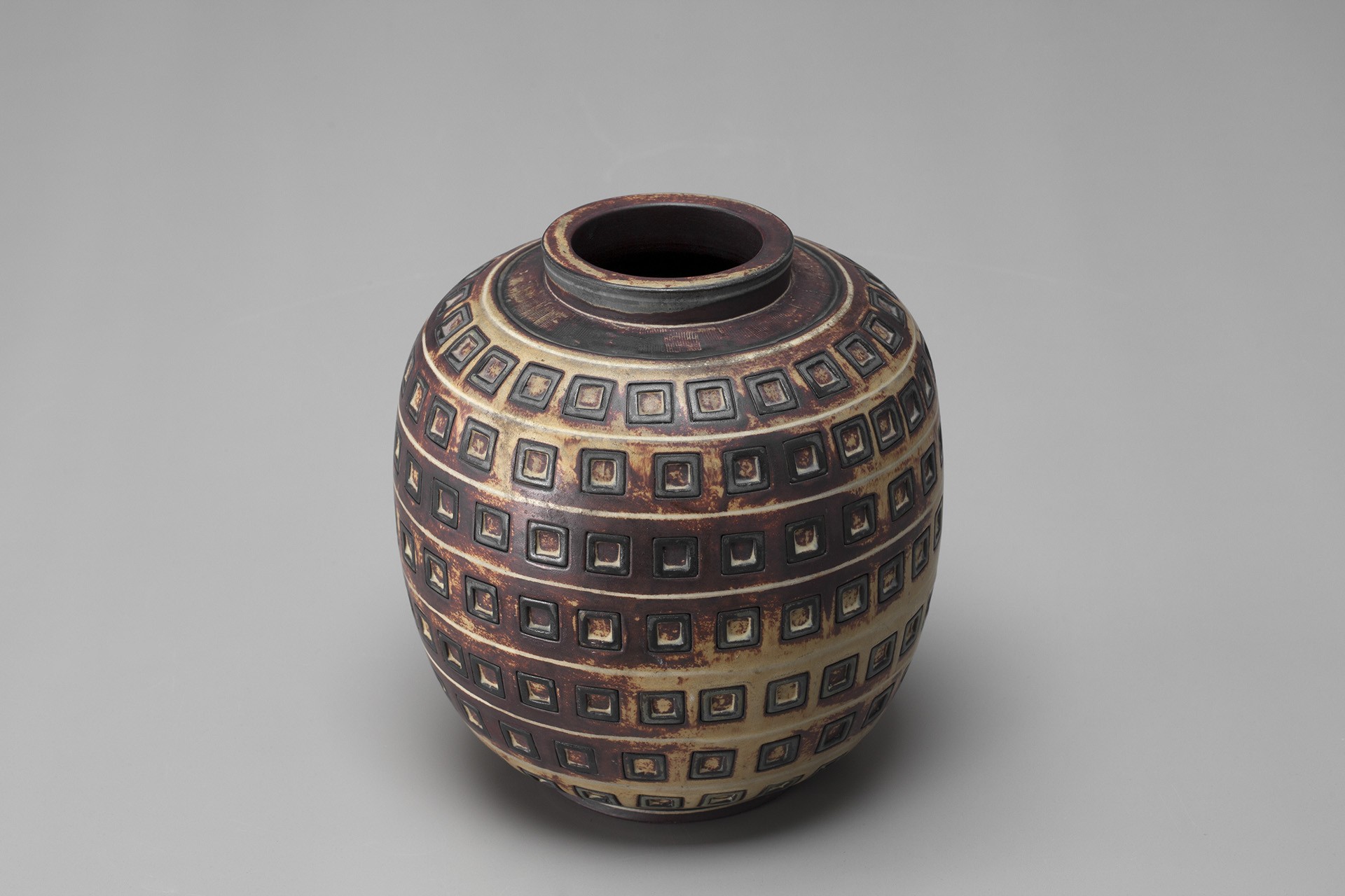Farsta Urn image 2