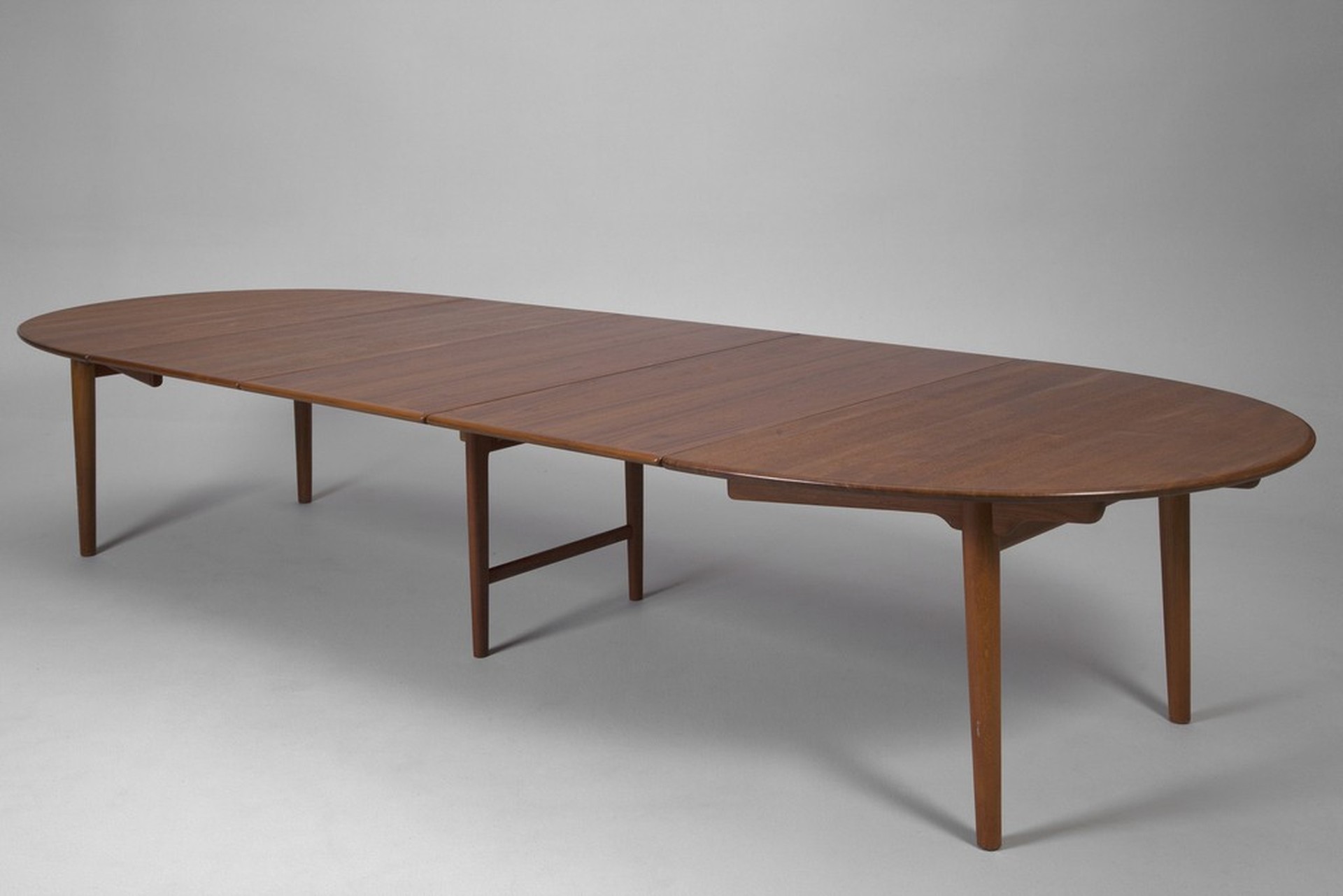 Oval Dining Table JH 567