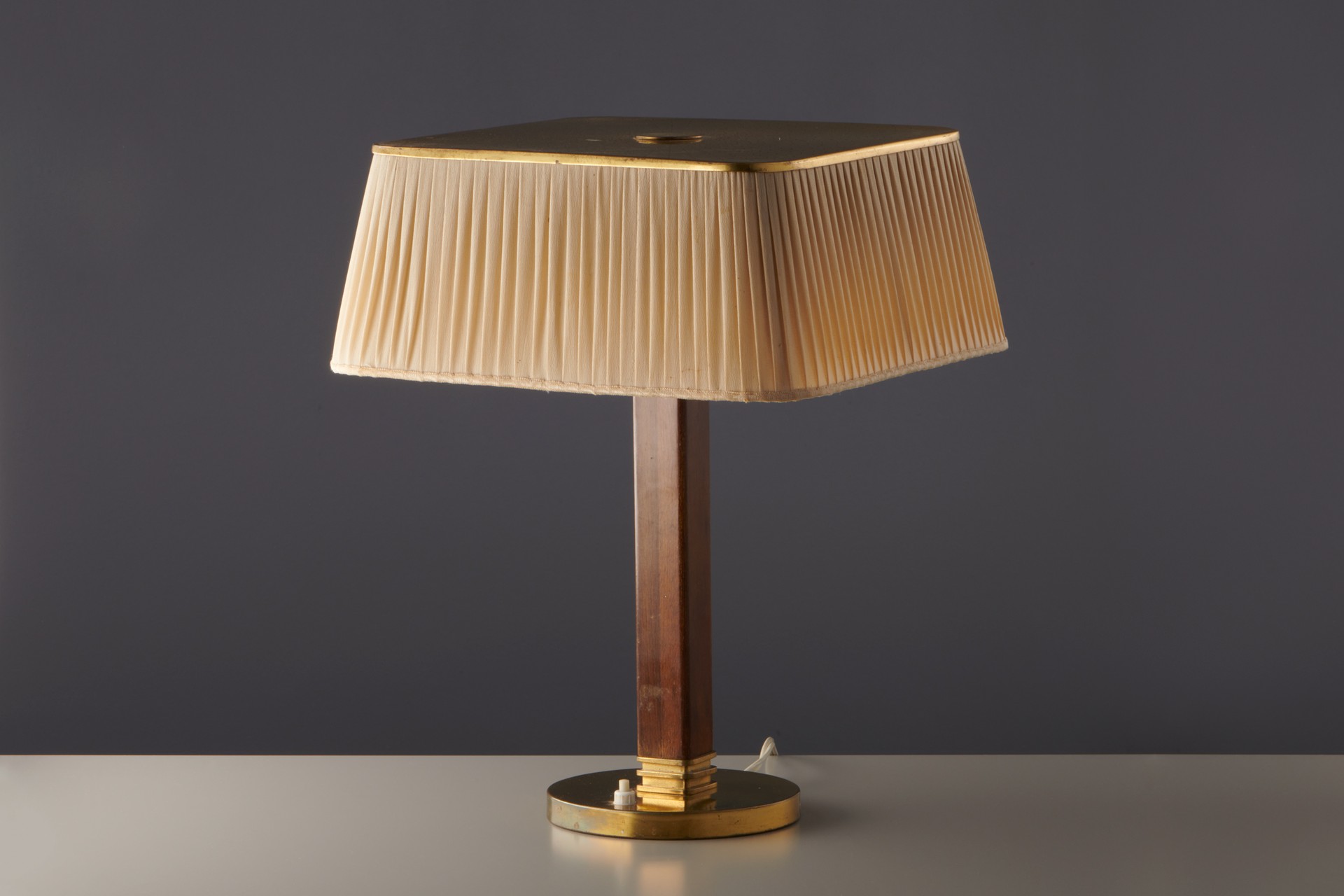 Table Lamp, Model no. 5066 image 3