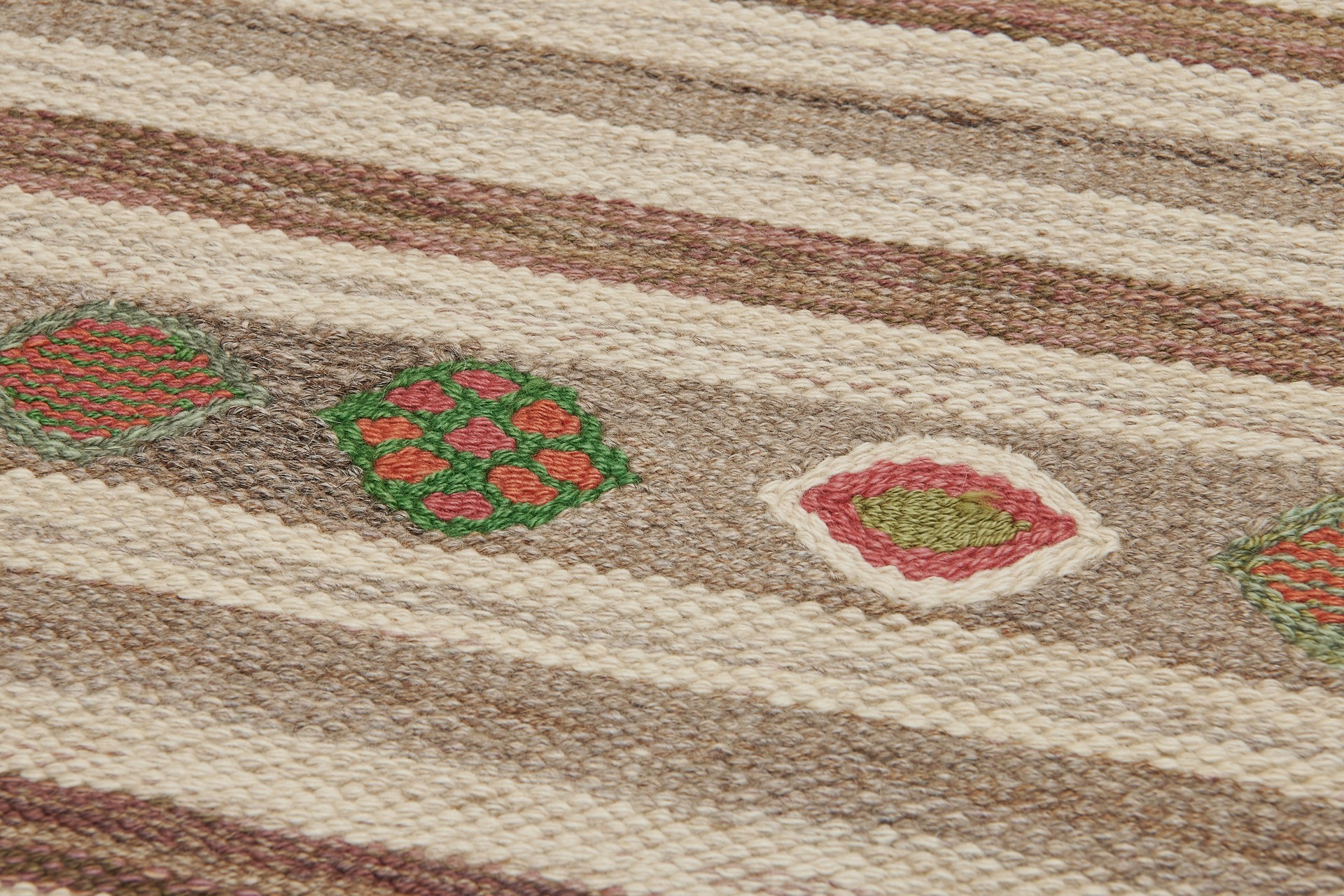 Carpet 'Åkerbär' image 4