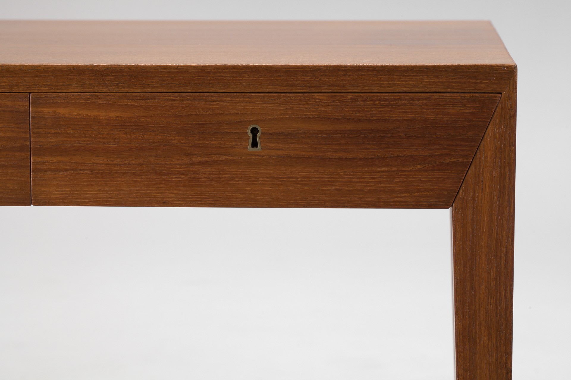 Haslev Desk image 4