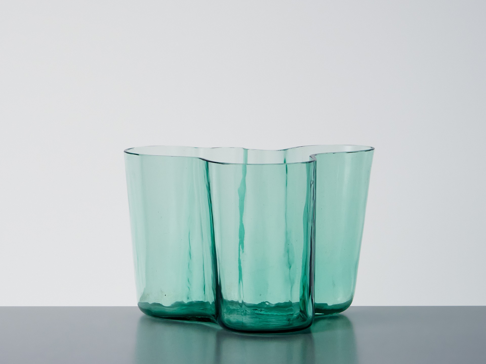 Early 'Savoy' Vase image 5