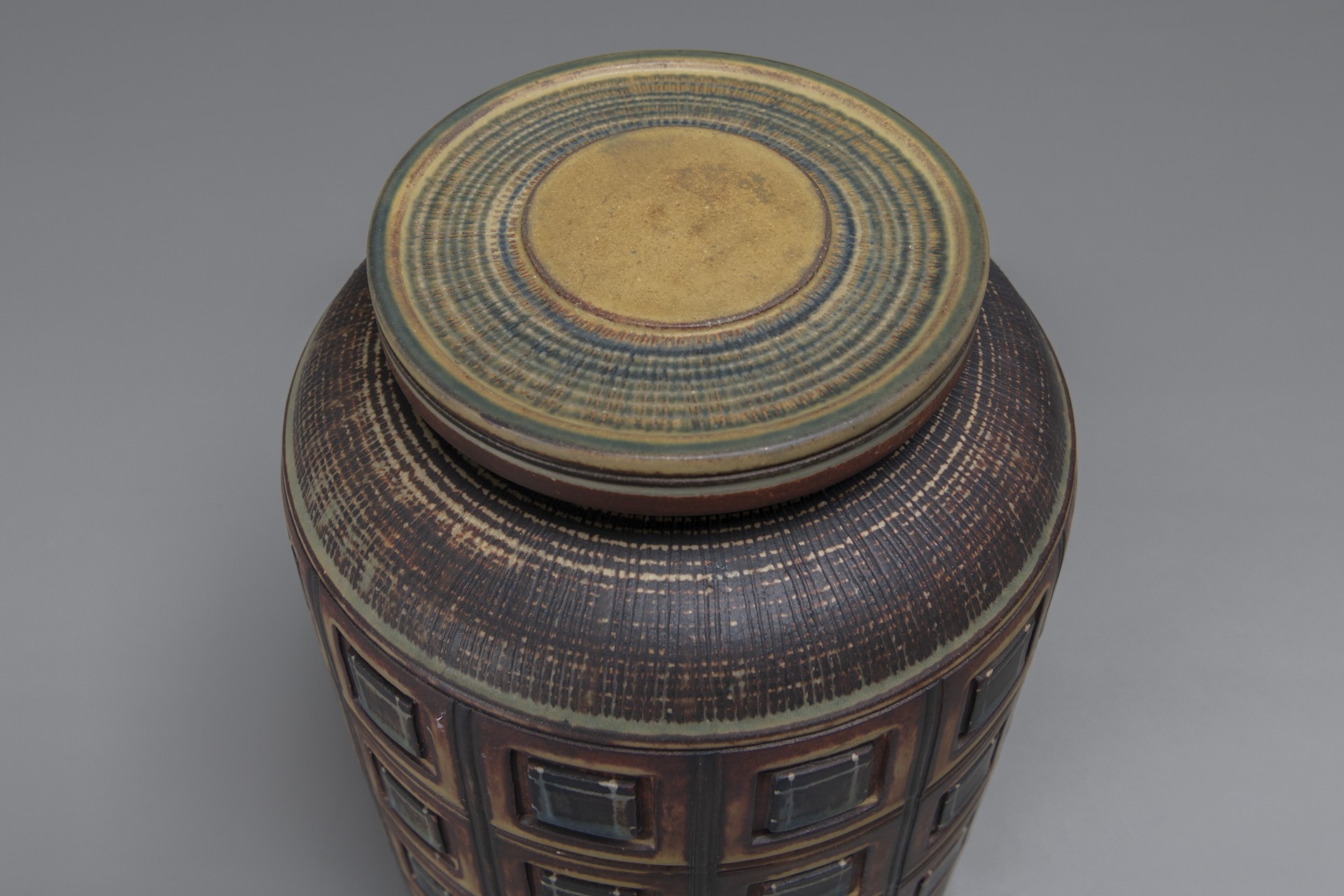 Large Farsta Urn image 4