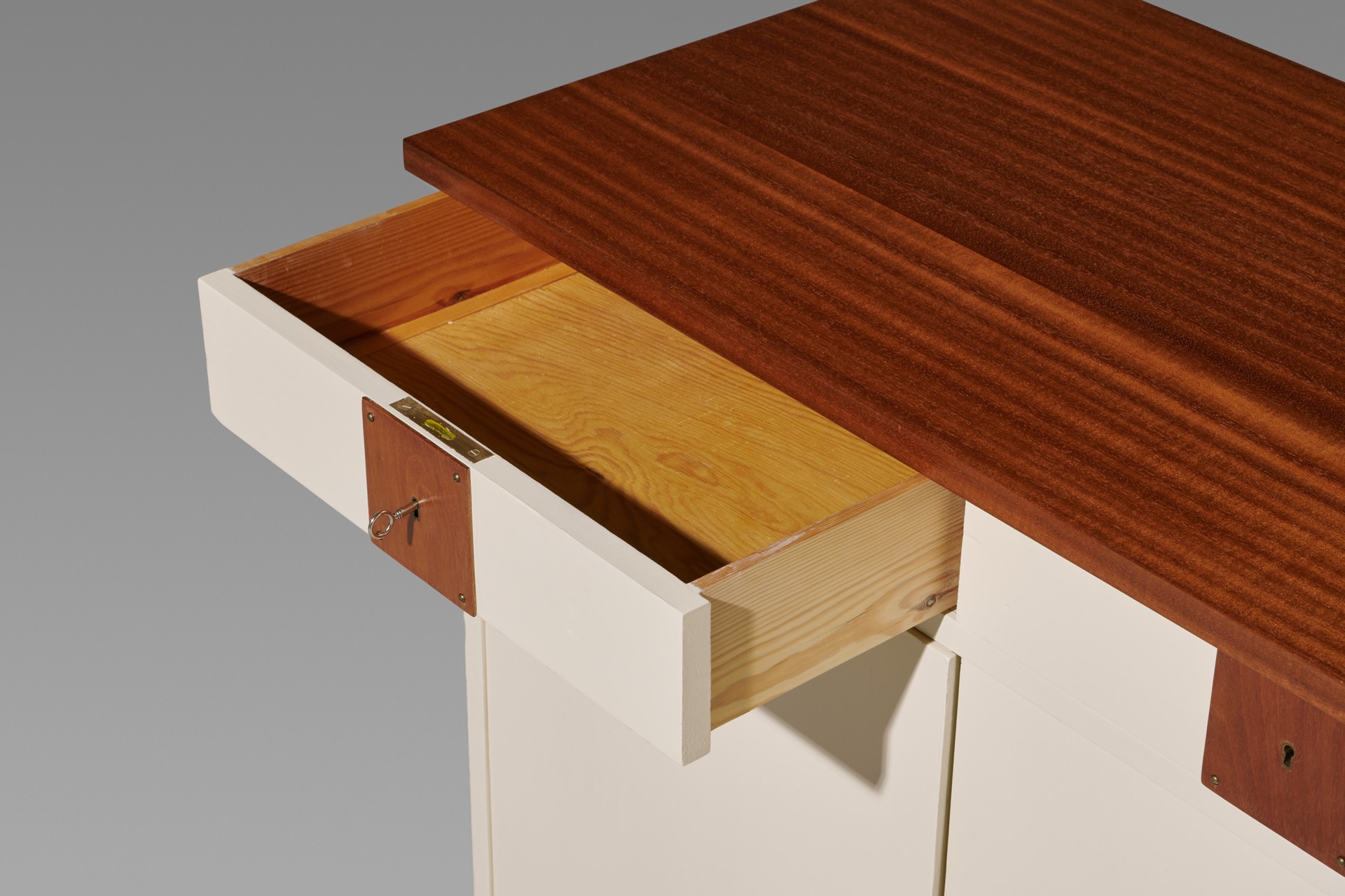 Sideboard image 5