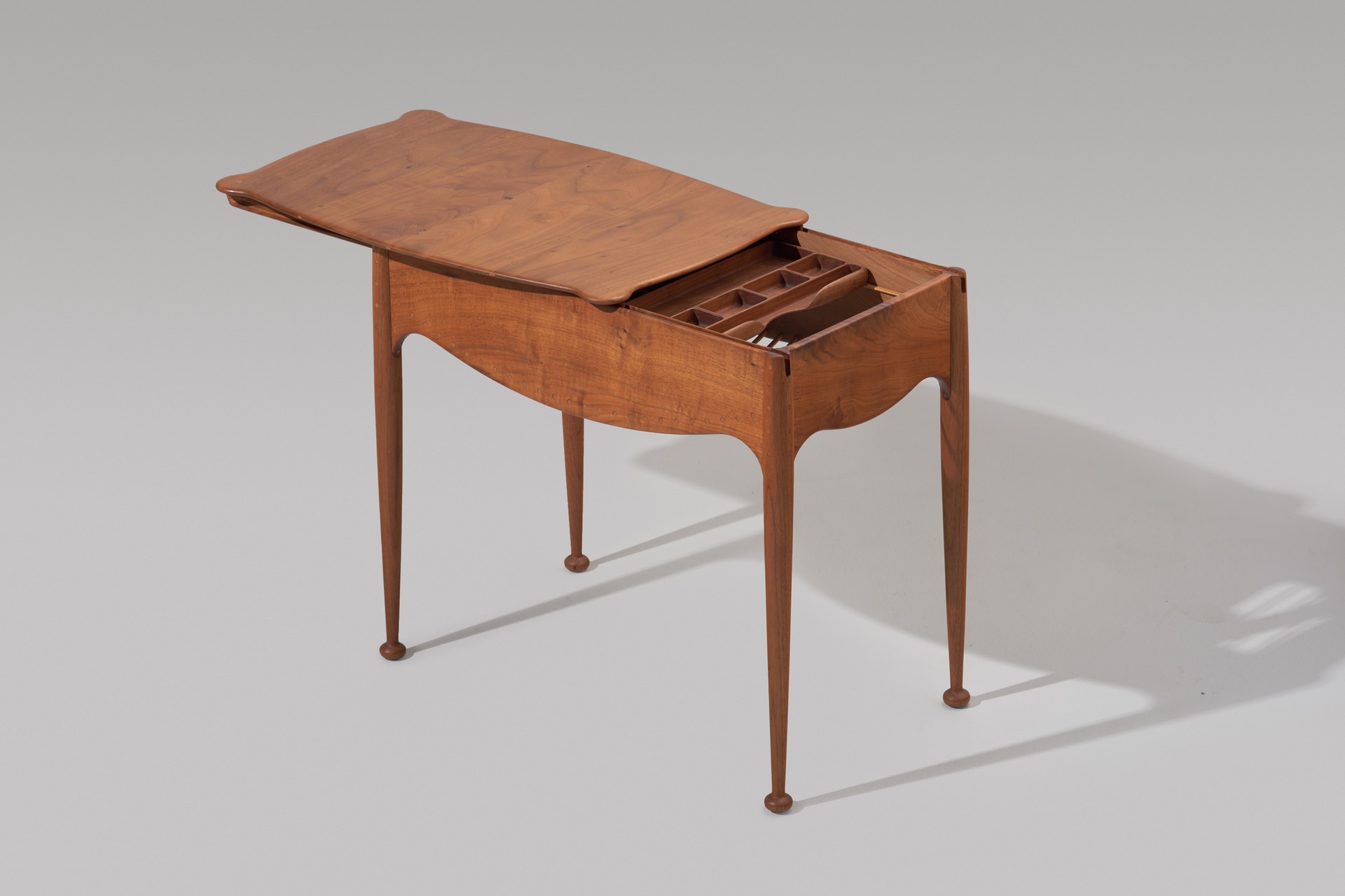 Sewing Table image 3