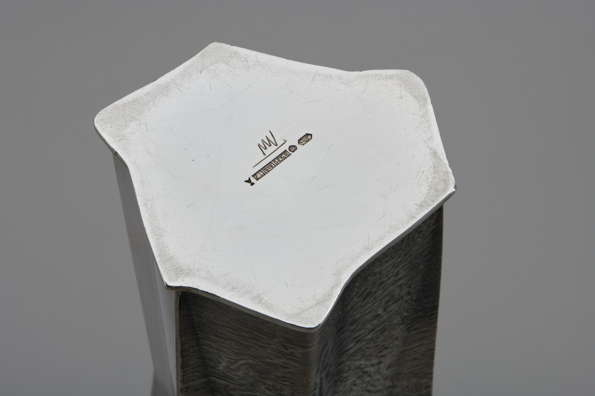 Vase image 6