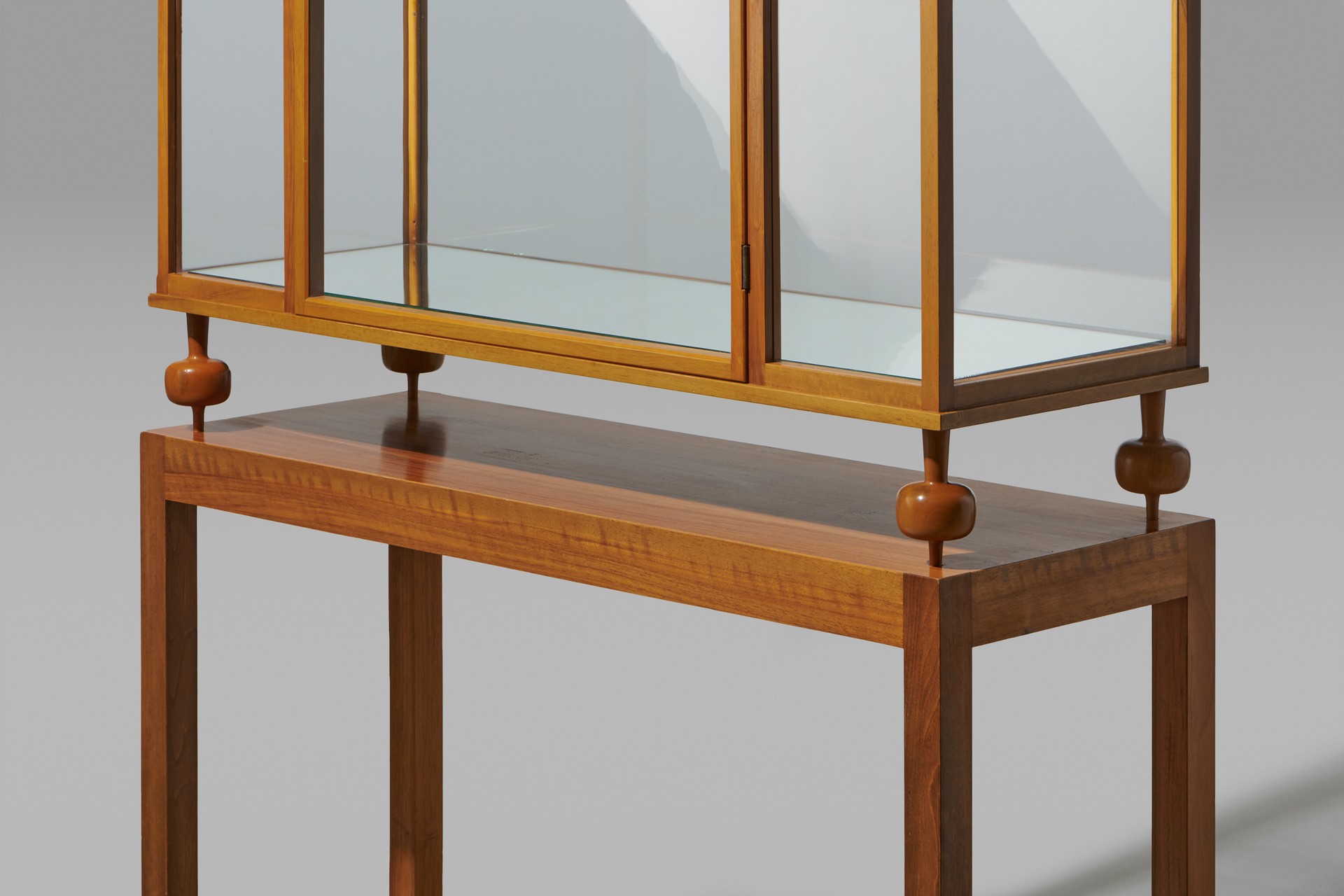 Display cabinet image 4