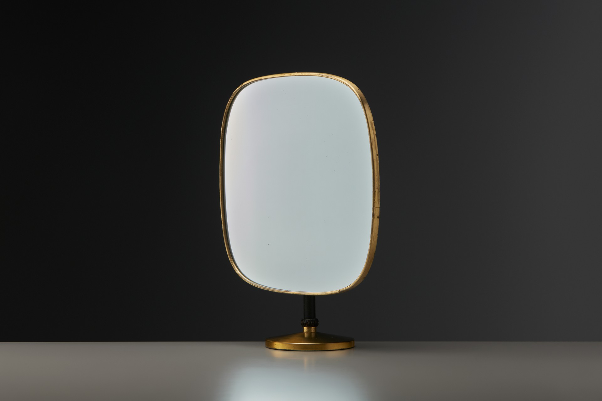 Adjustable Table Mirror image 2