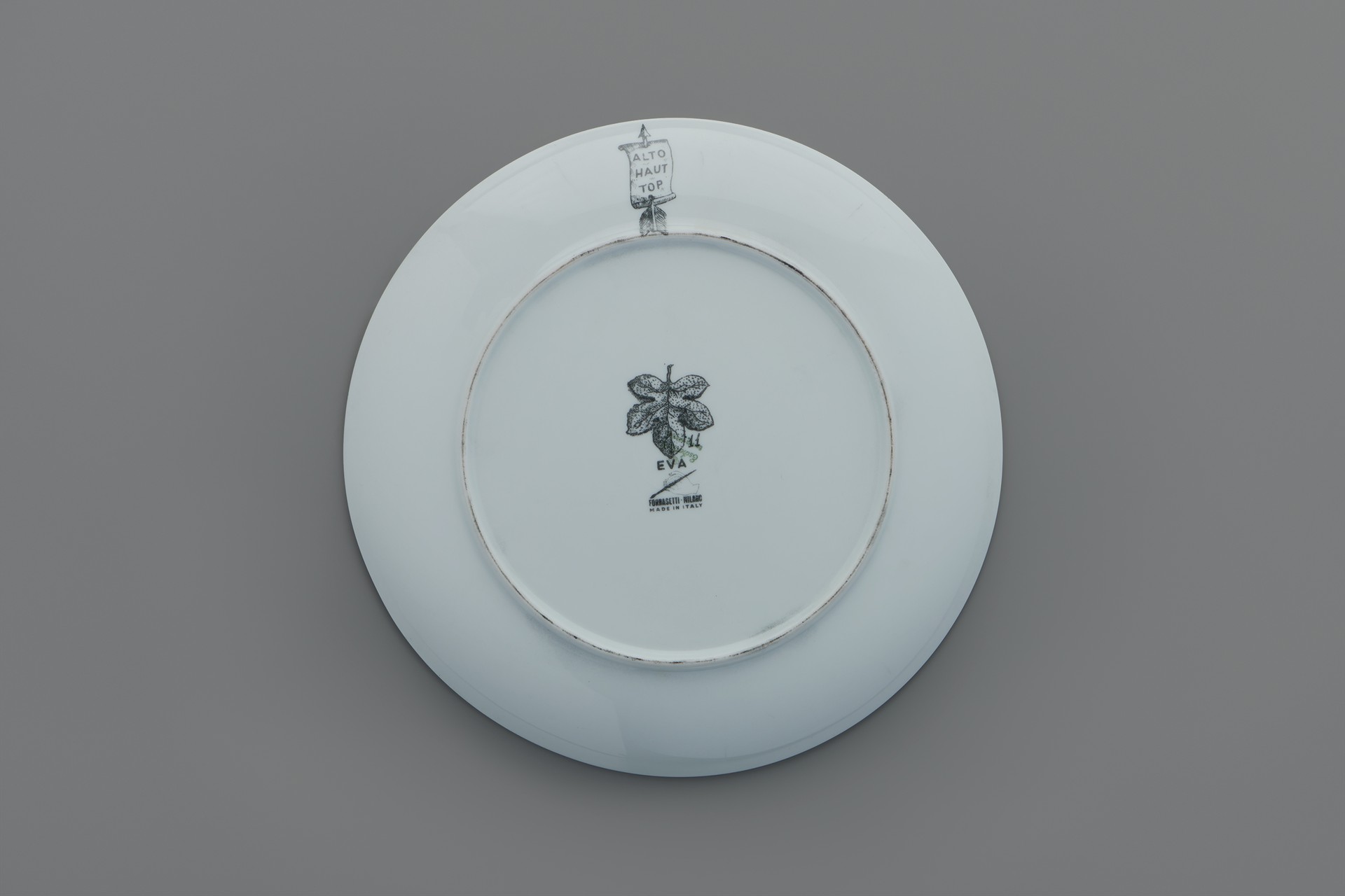 Set of 'Eva' Plates image 6