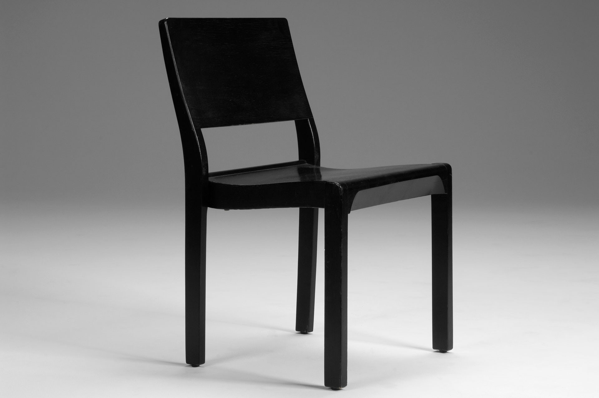 Set of No. 611 Stacking Chairs image 2