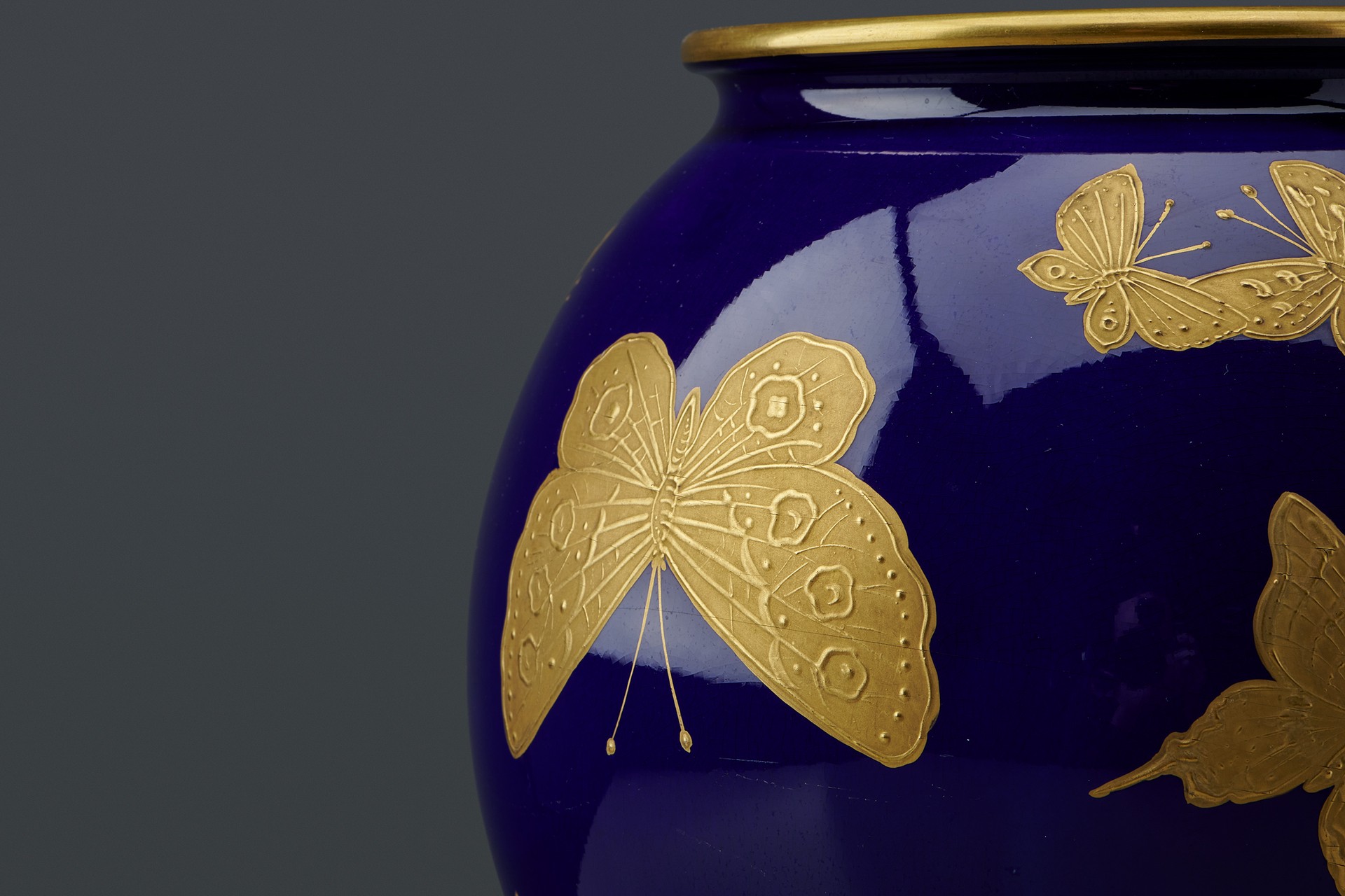 Vase image 3