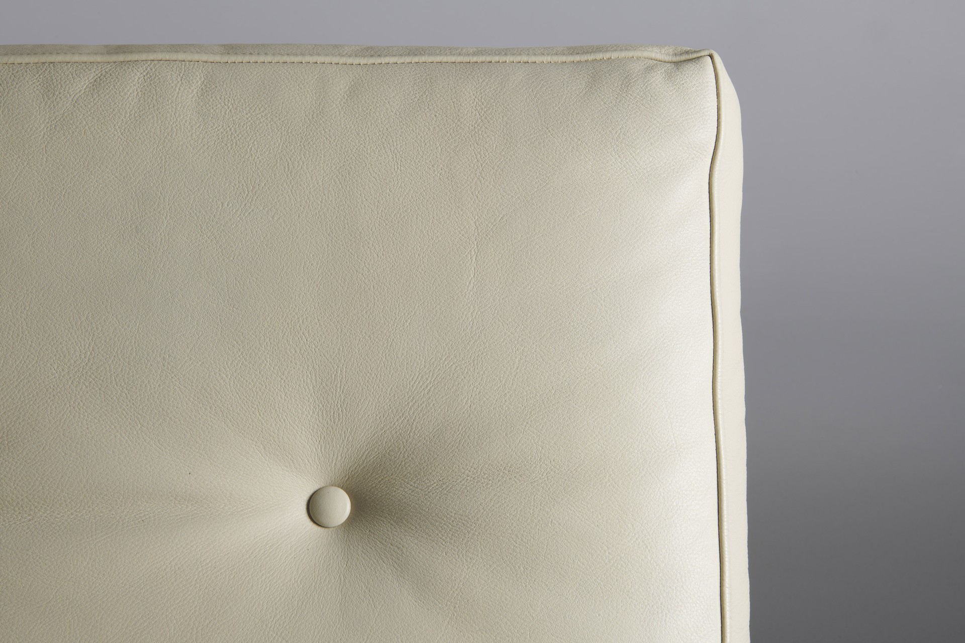 Sofa image 4