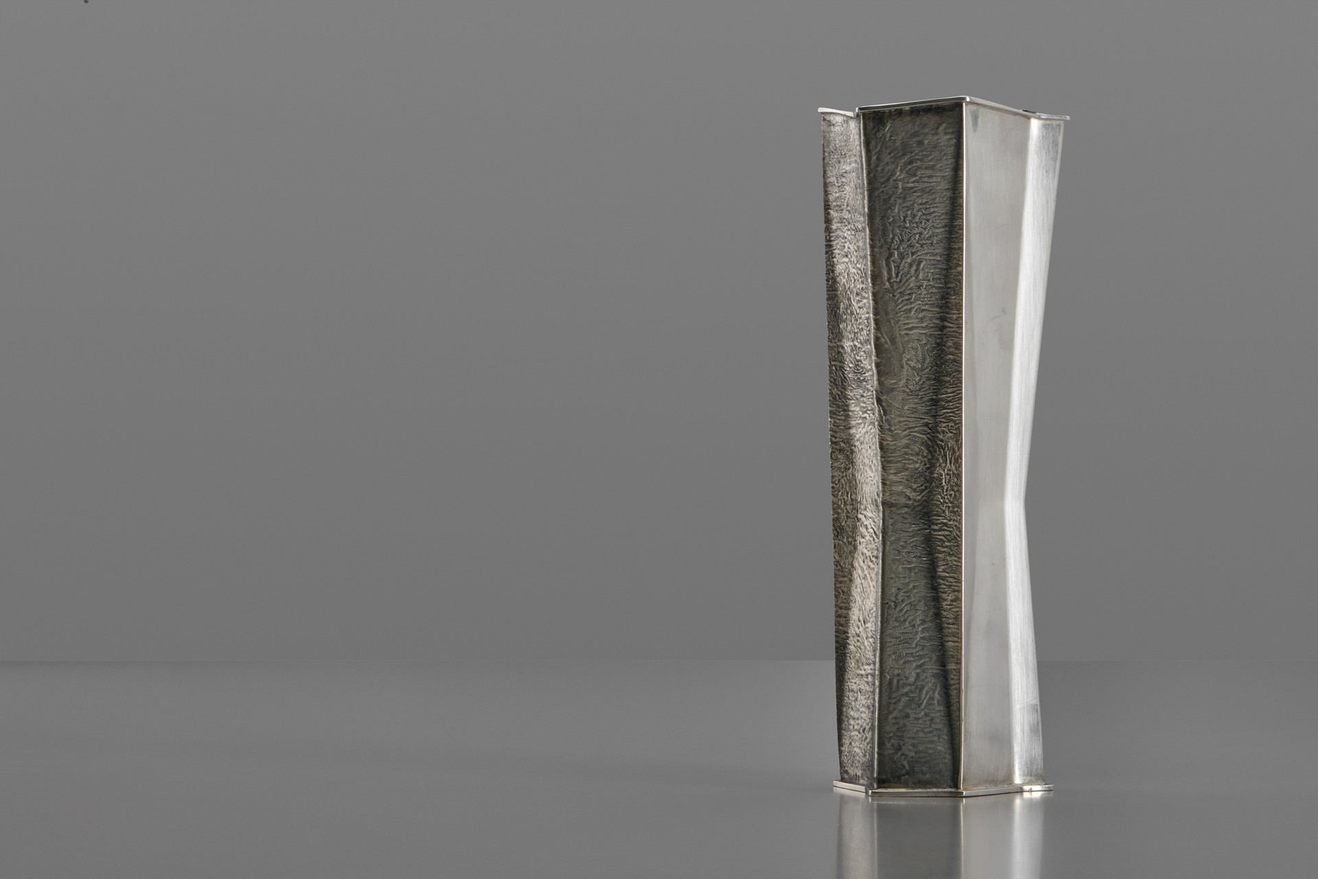 Vase image 3