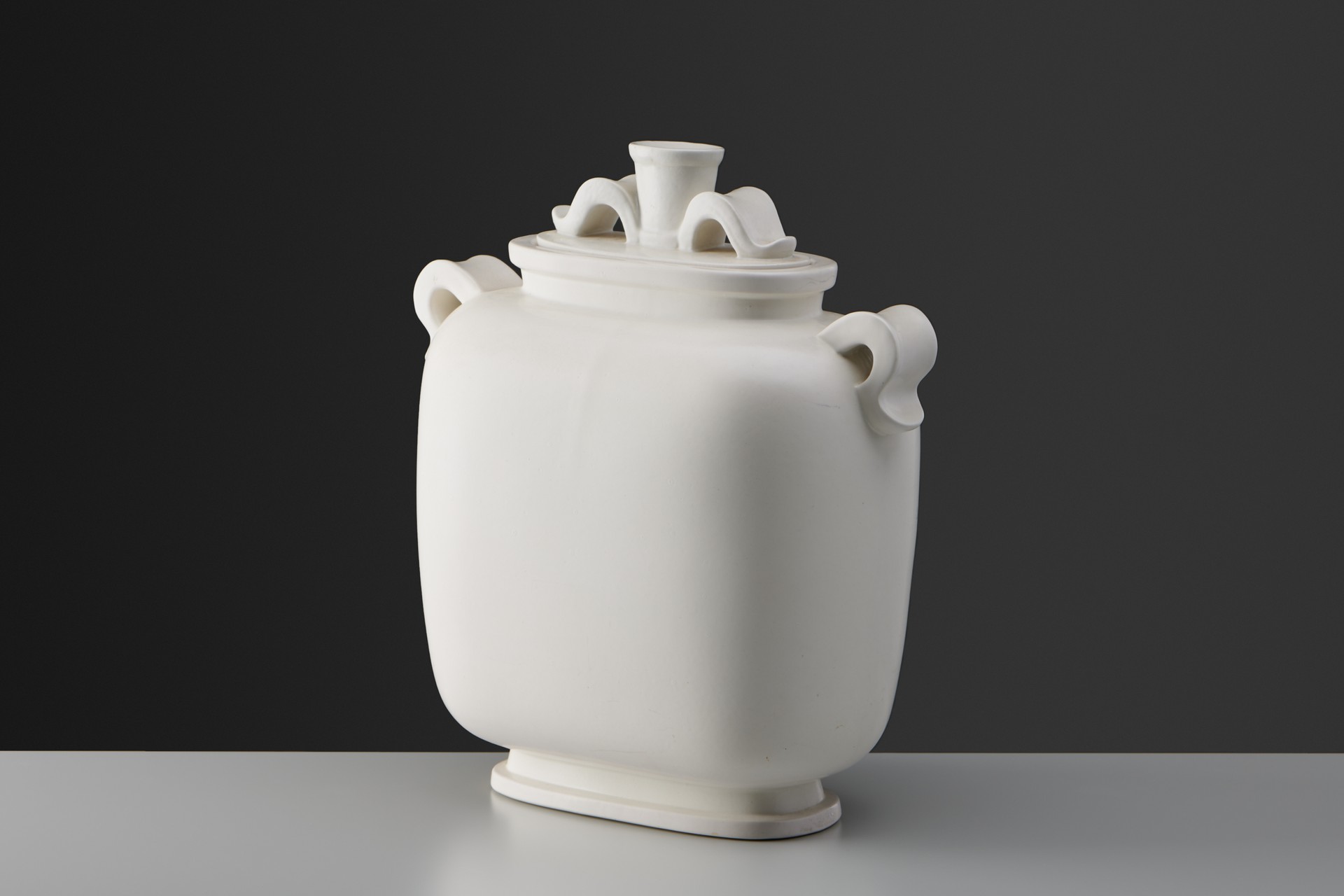 "Carrara" Urn image 2