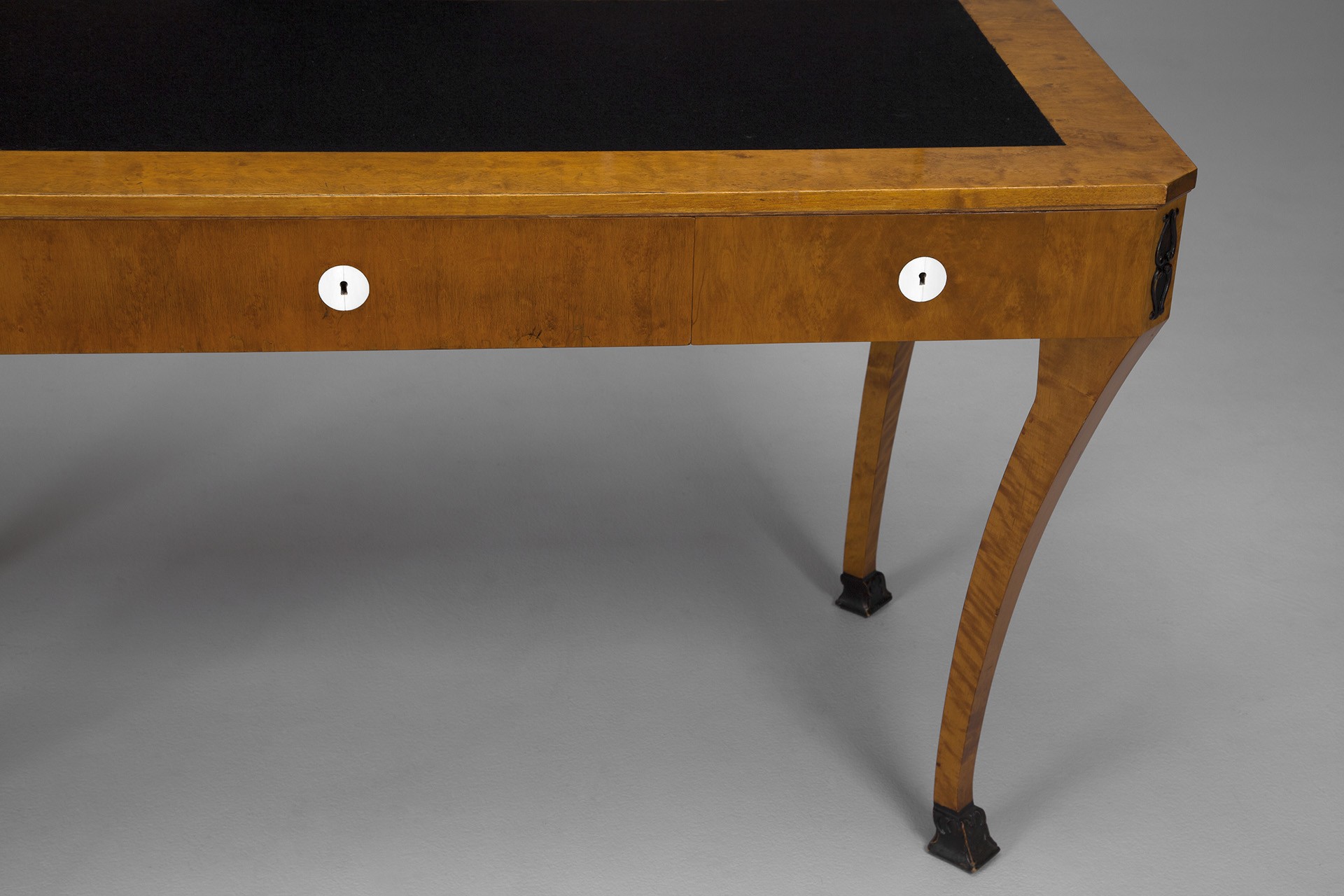 Desk and Chair image 6