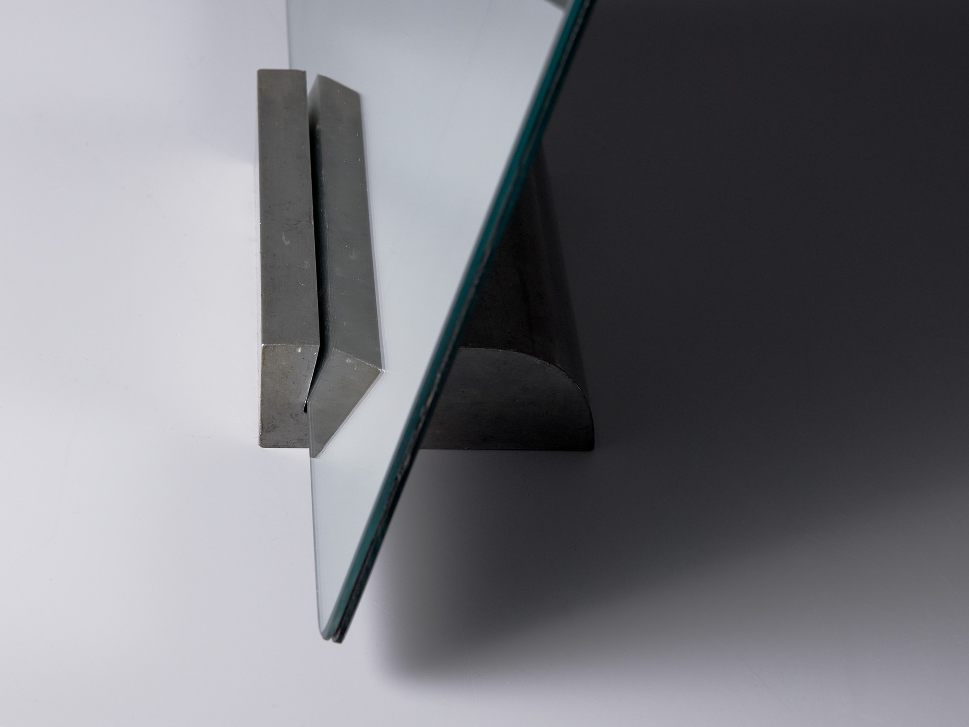 Table mirror image 4
