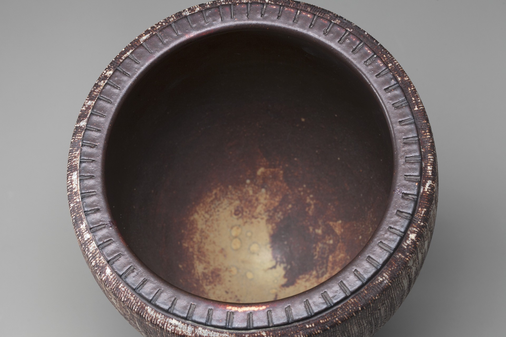 Footed Farsta Urn image 2