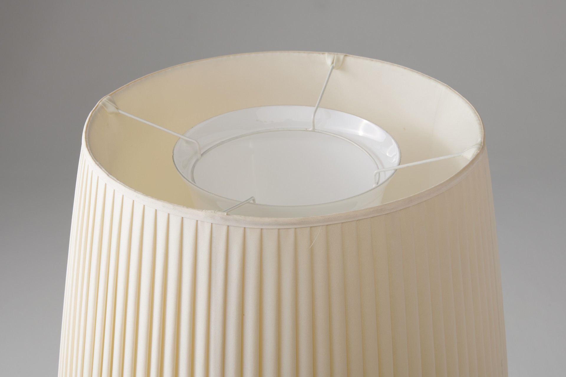 Pair of floor lamps image 6