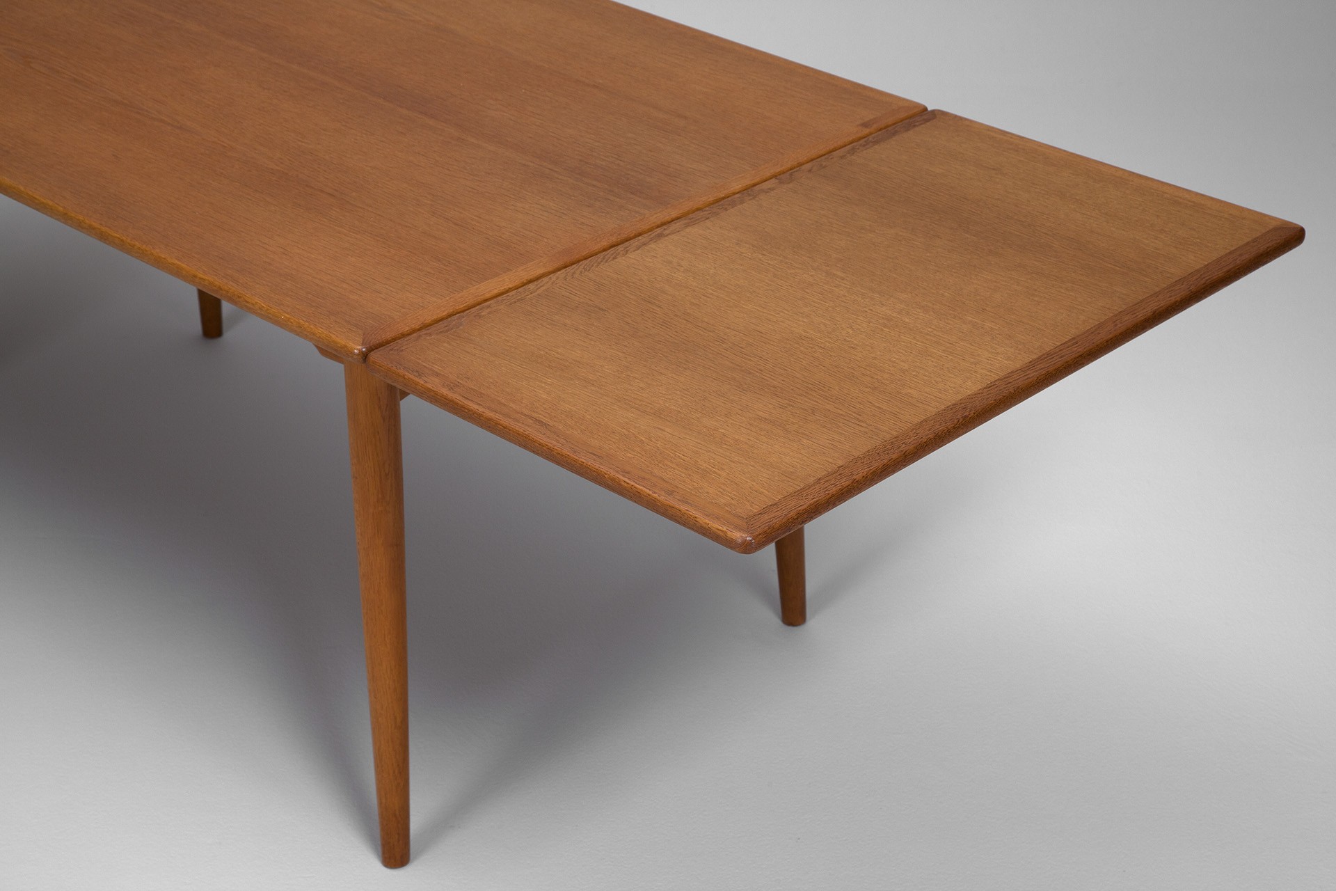 'AT 312' Dining Table image 4