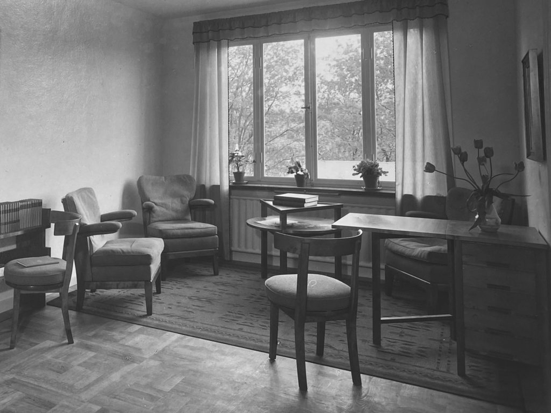 Stockholm Exhibition, 1930. Hall 5, Apartment 4, Designed by Carl Hörvik, Hyresgästernas Sparkasse- & Byggnadsförening (HSB), living room.