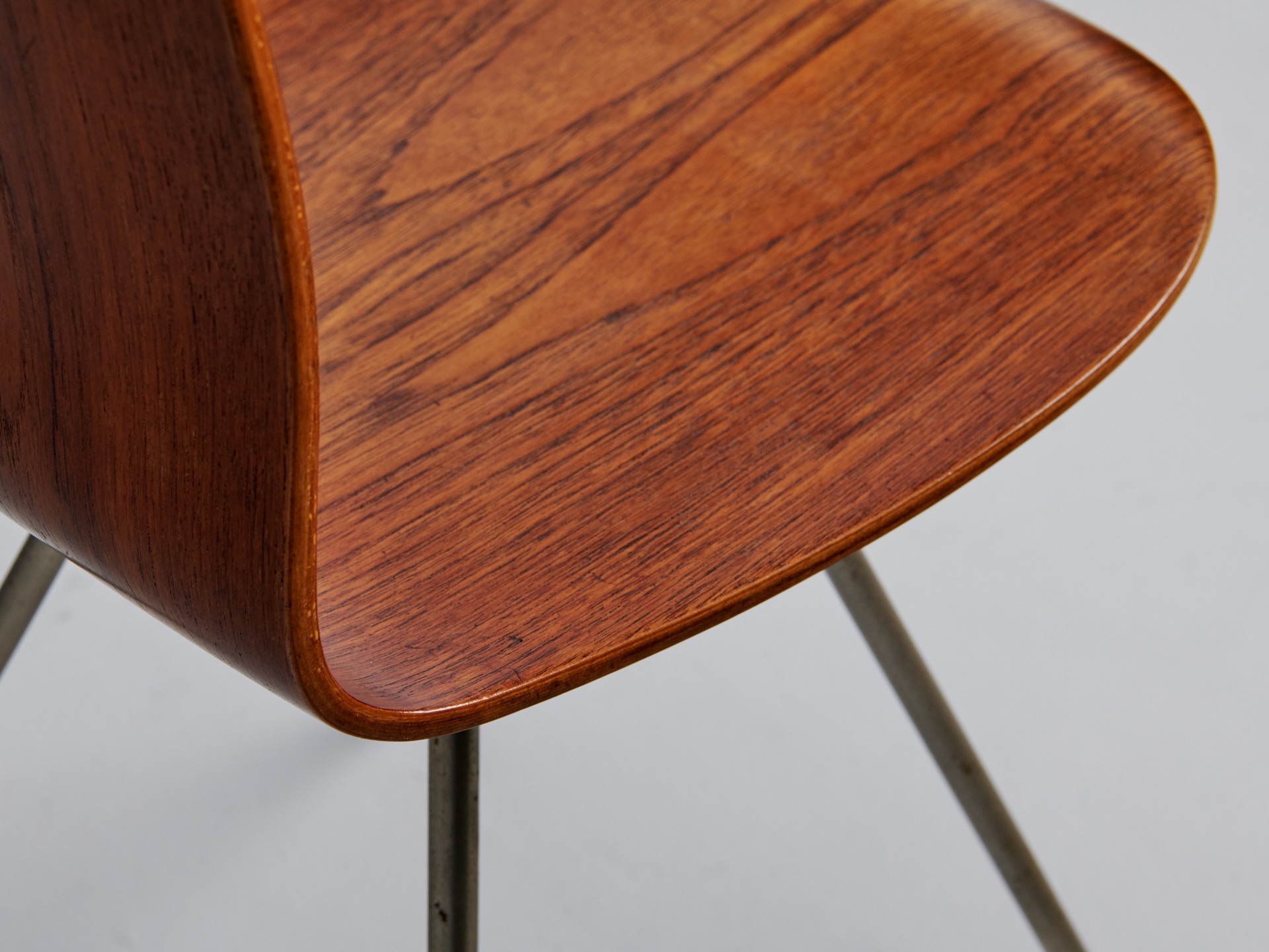 Set of Four 'The Tongue' Chairs image 7