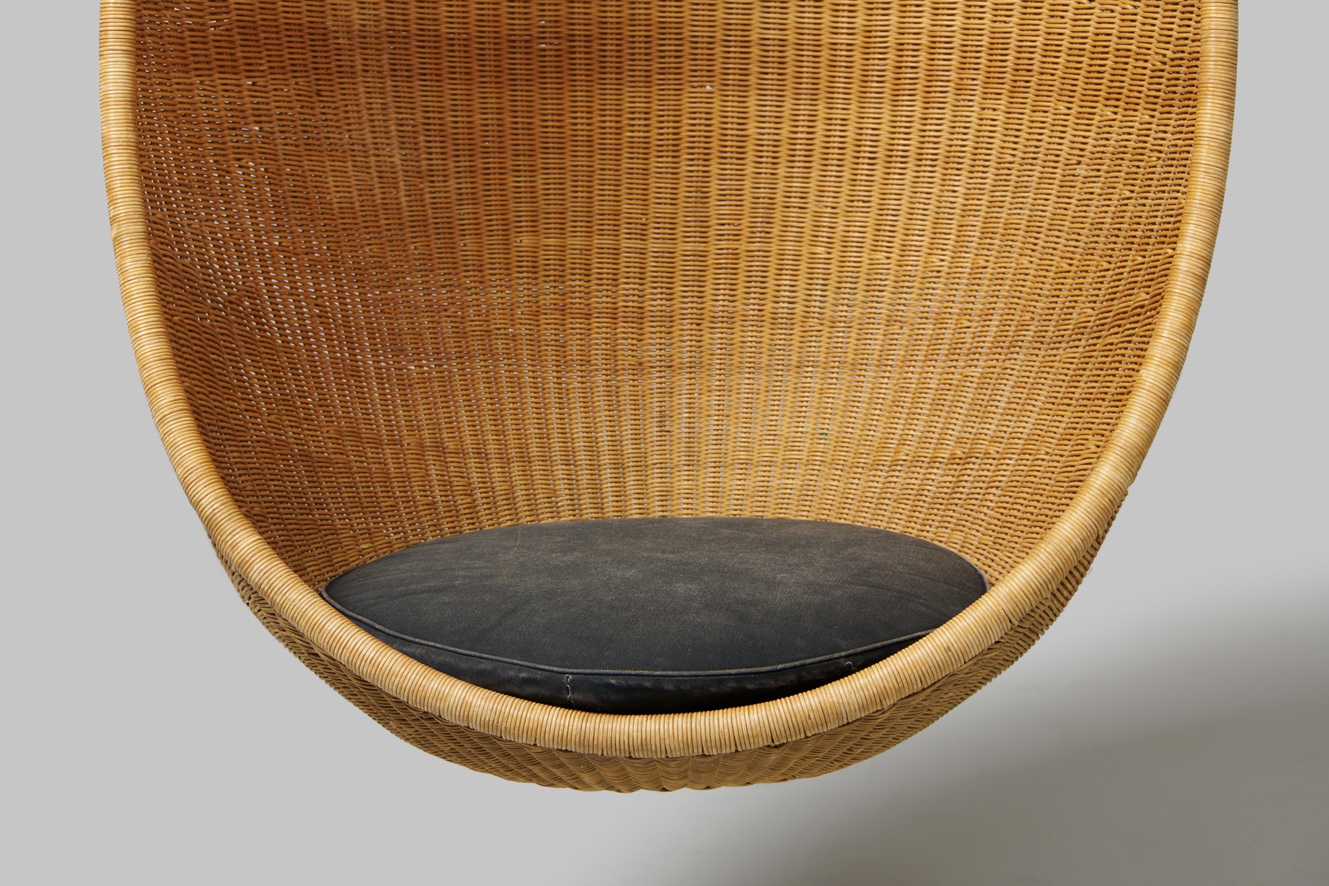 Hanging Egg Chair image 4