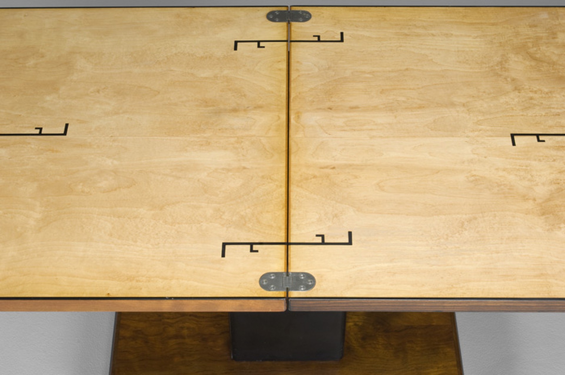 The 'Ideal' table image 4
