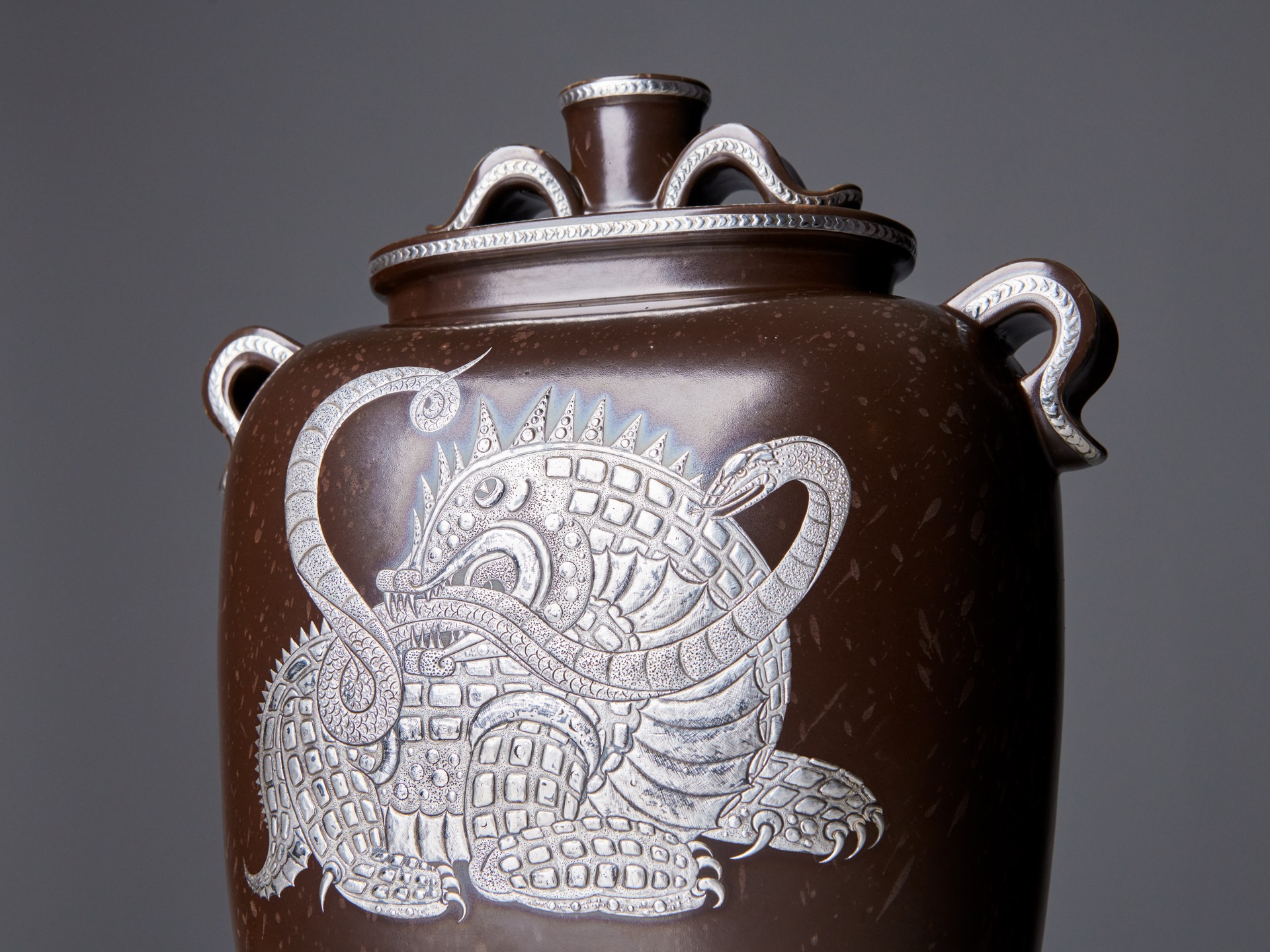 'Argenta' Urn with Cover image 6