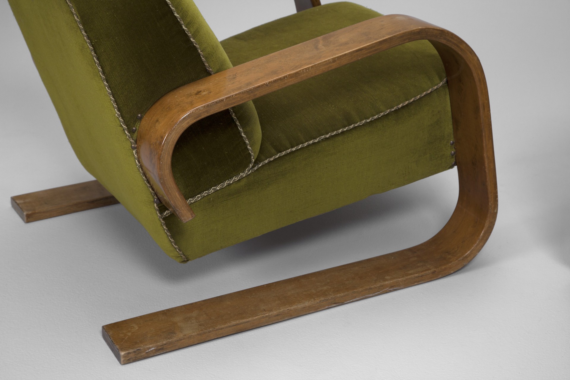 Pair of Tank Chairs Model no. 400 image 4