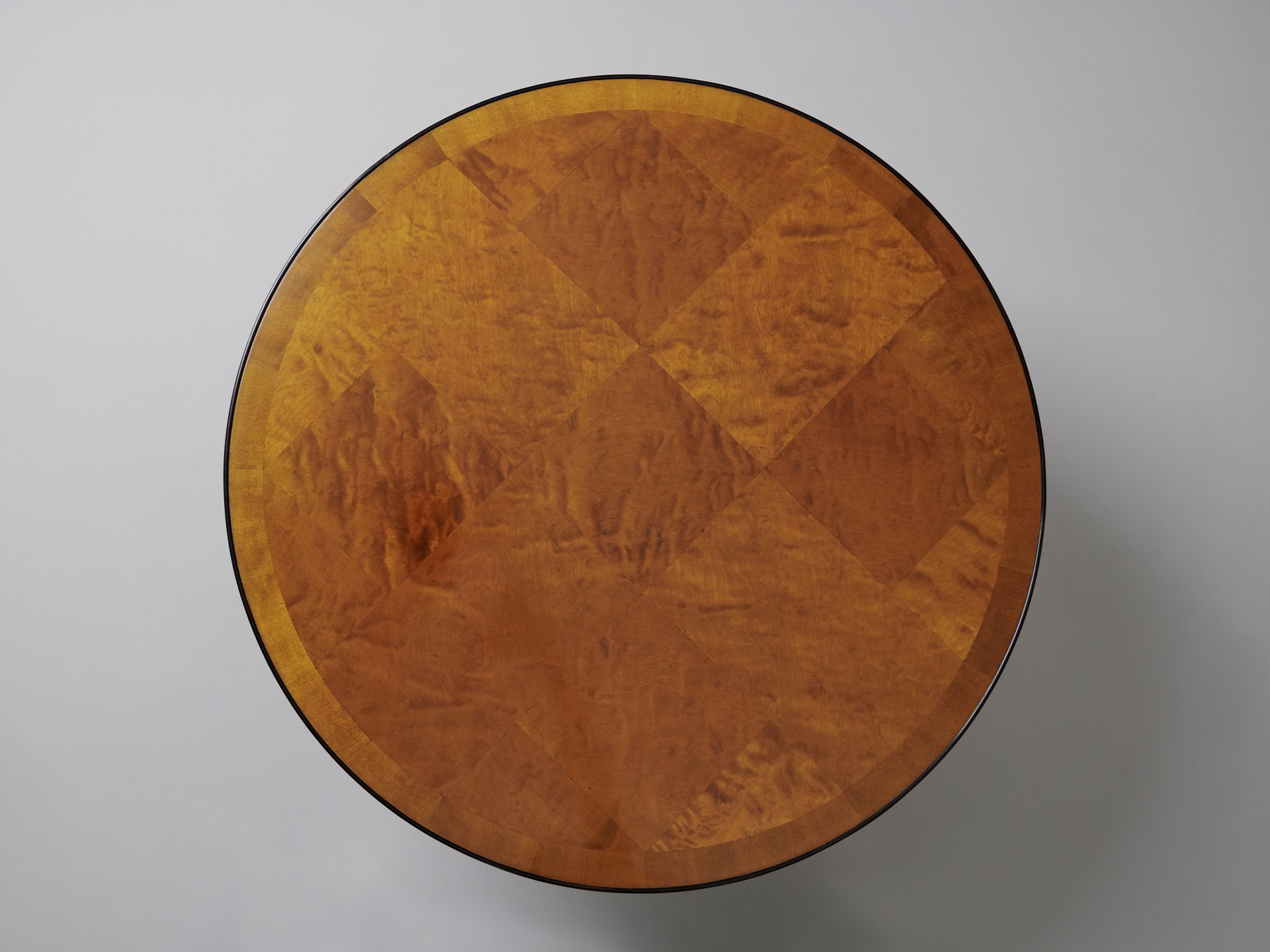 'Haga' Table image 3
