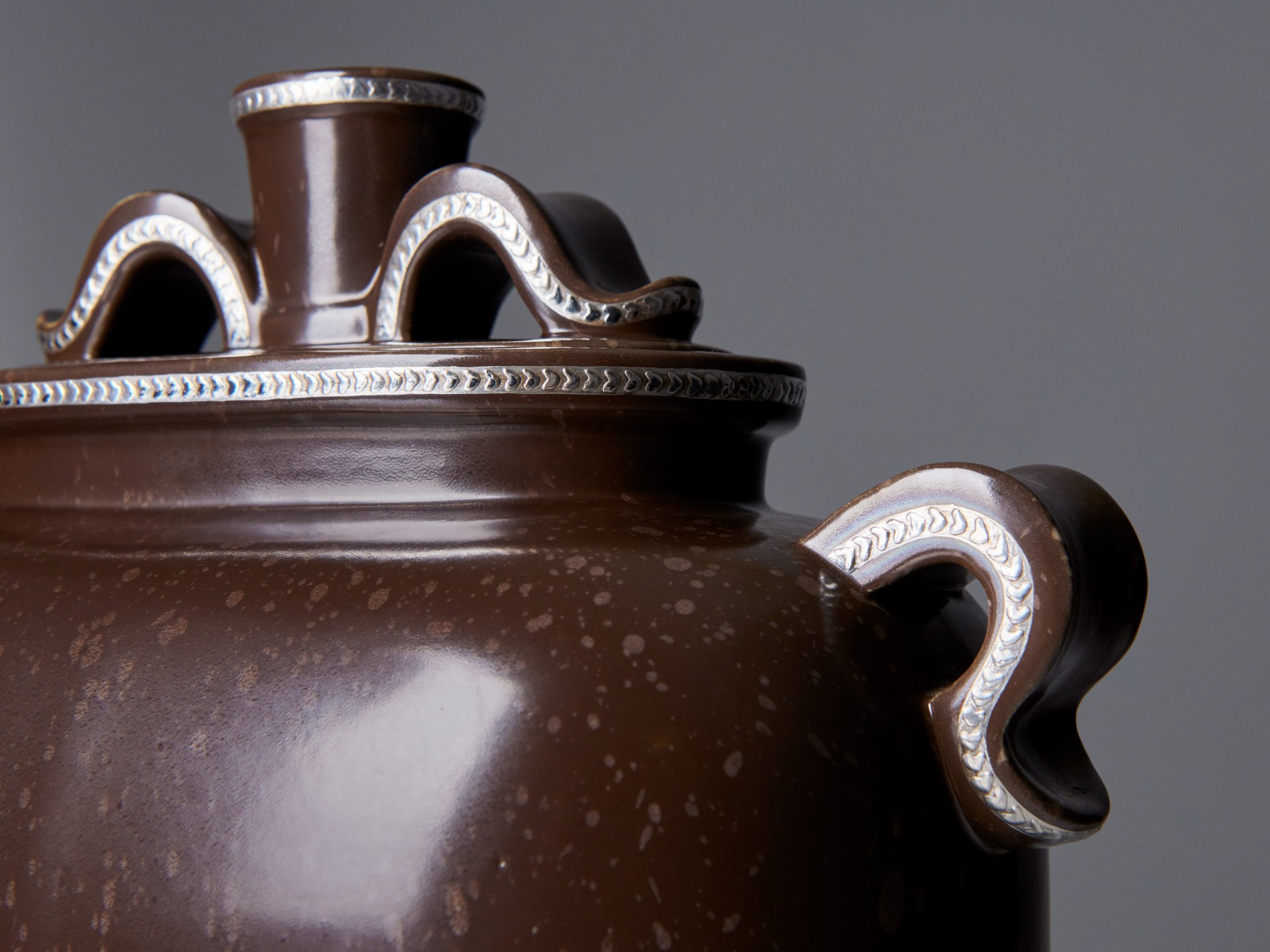 'Argenta' Urn with Cover image 8
