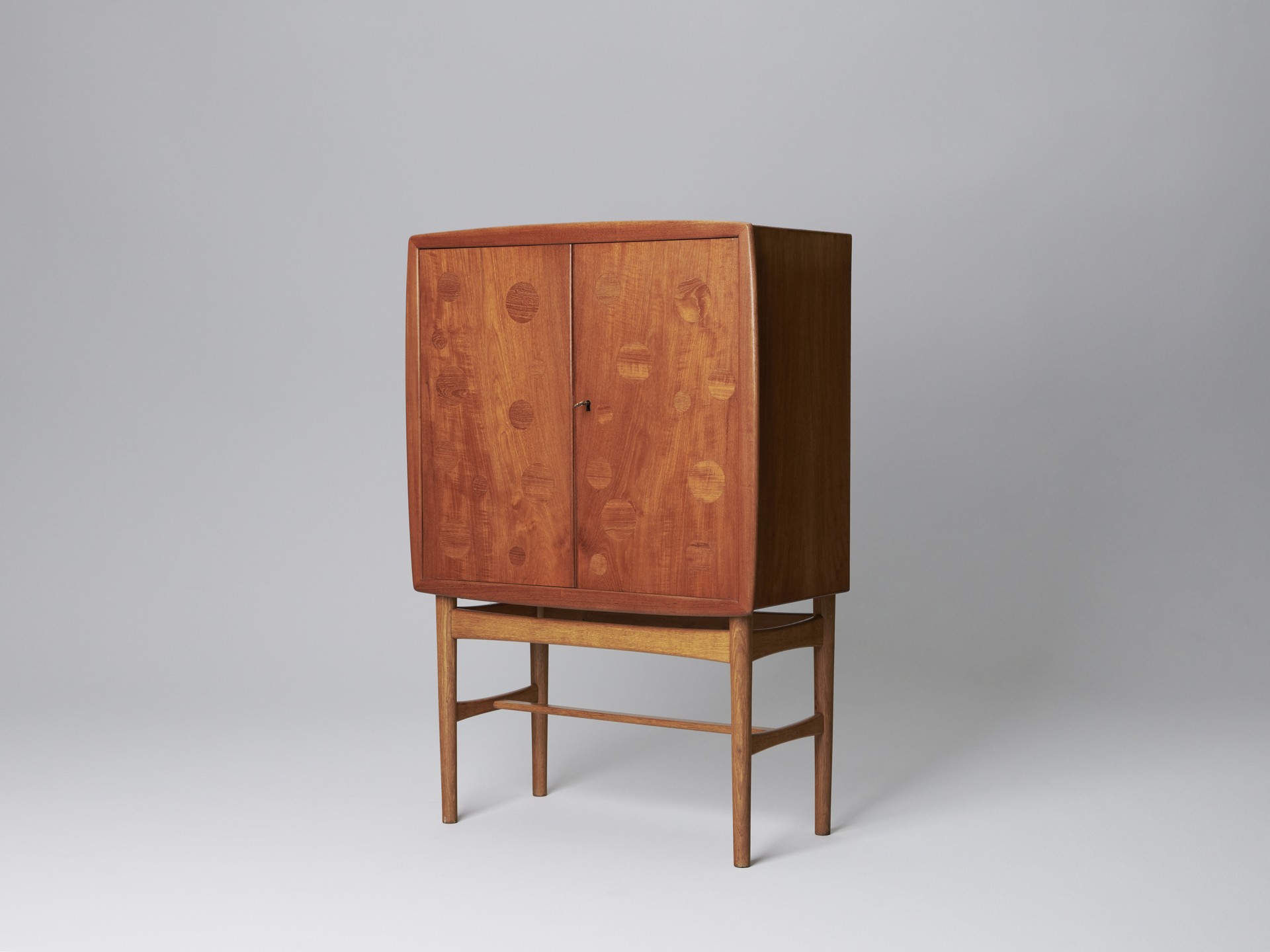 Bar Cabinet image 3