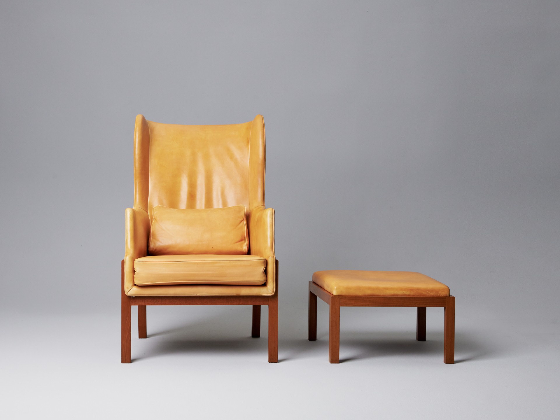 Armchair with Ottoman image 3