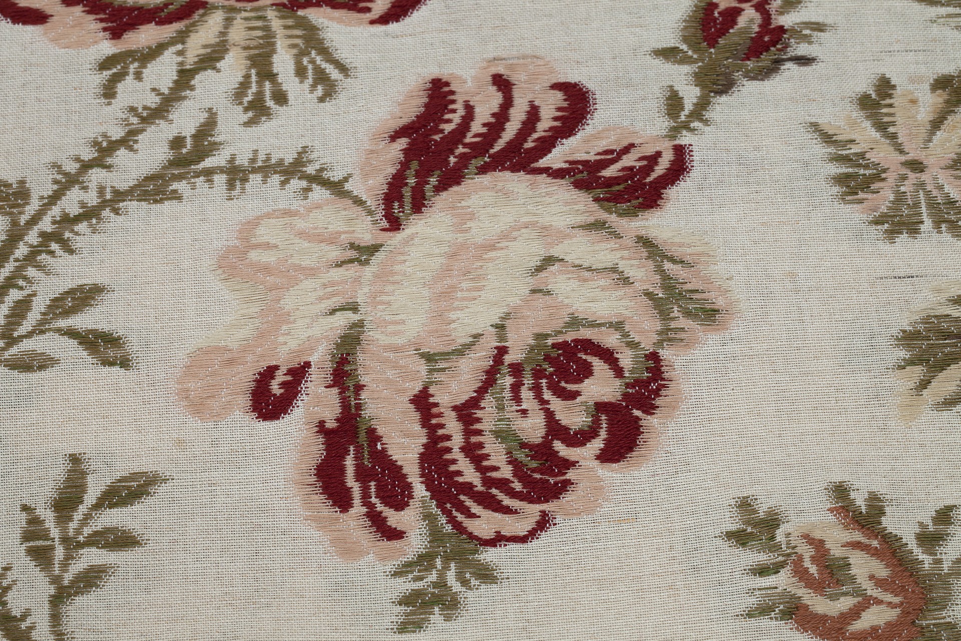 "Liljevalchs" Sofa image 6
