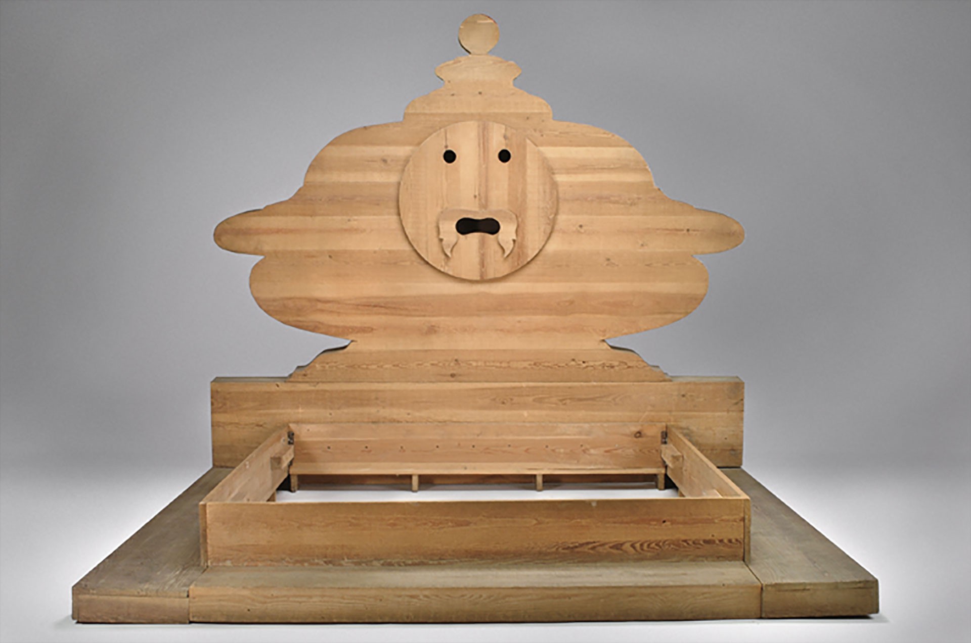 'La Bocca della Verita' Bed