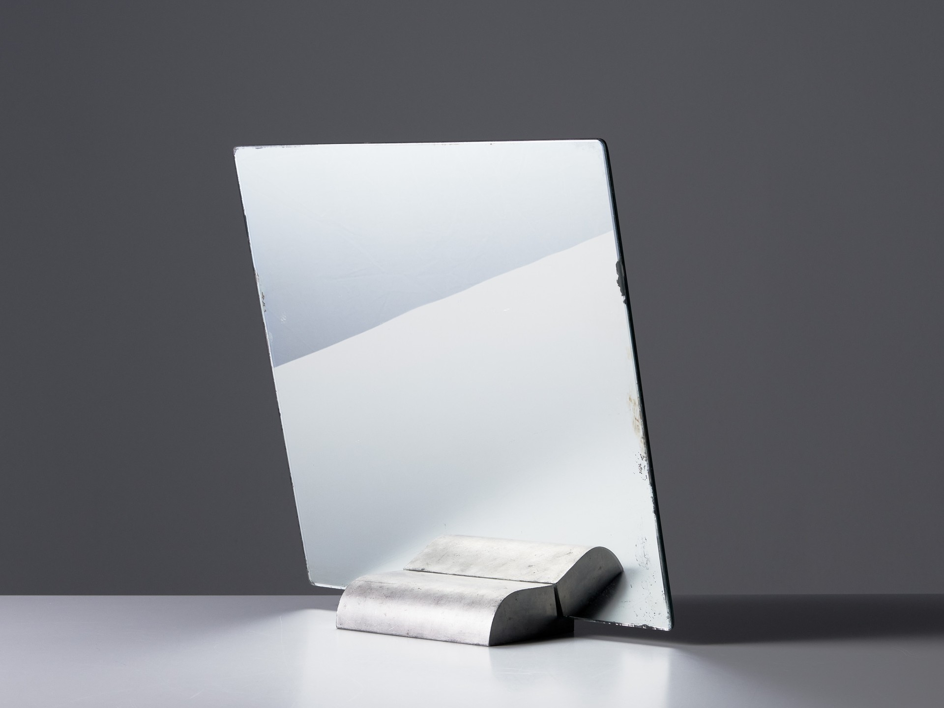 Table mirror image 2