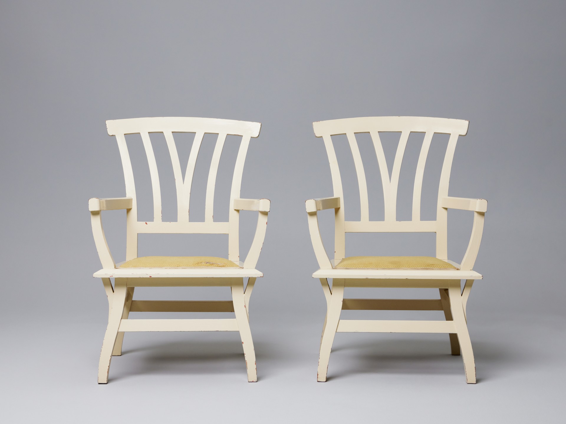Pair of Amchairs and Table image 2