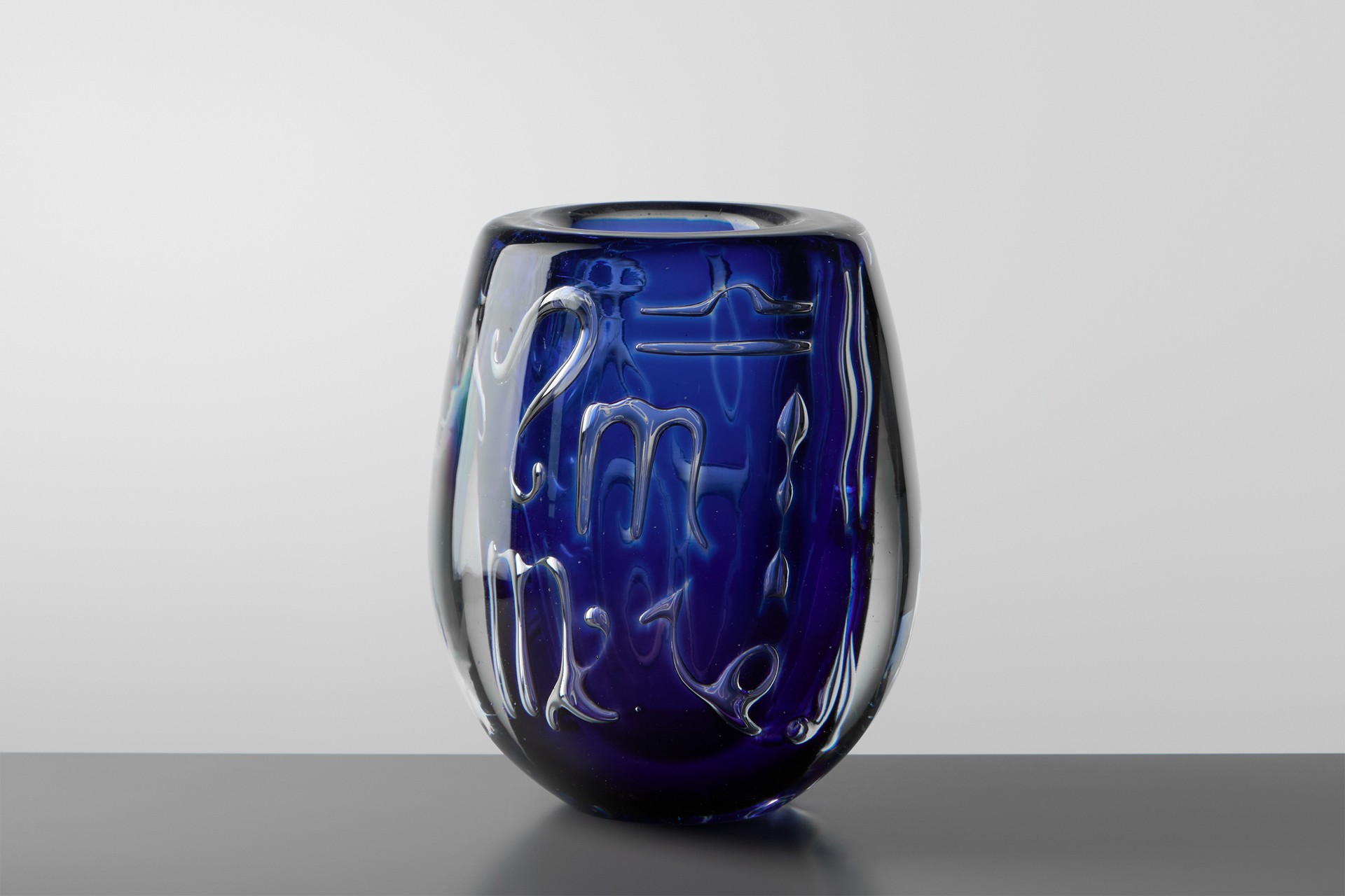 Early 'Ariel' Vase image 3
