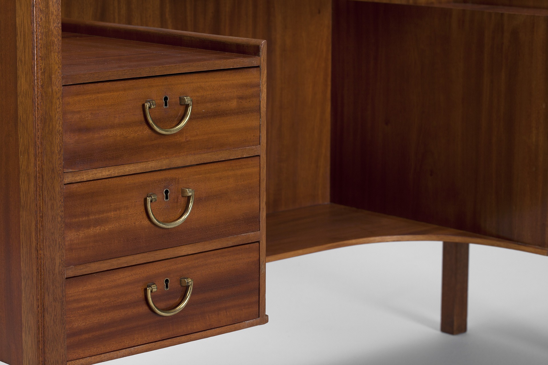 Dressing Table image 2
