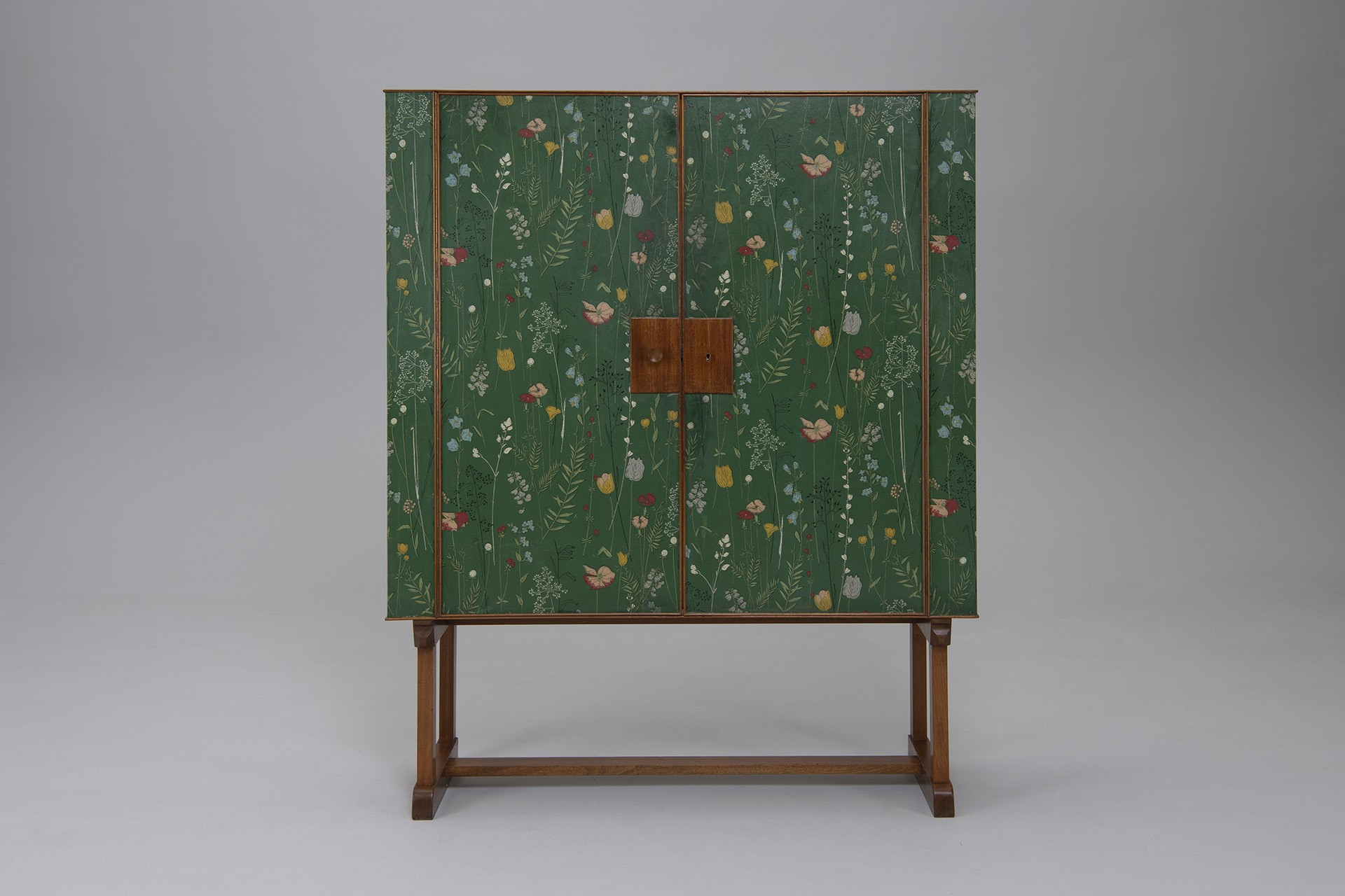 Cabinet, Model no. 852 image 3