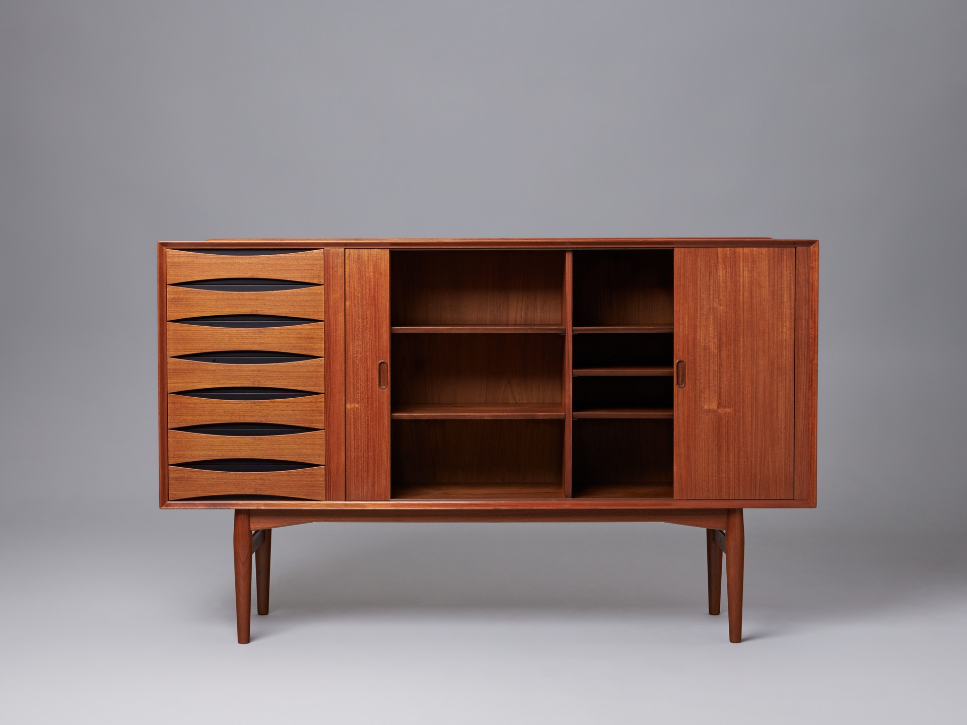 Sideboard image 3