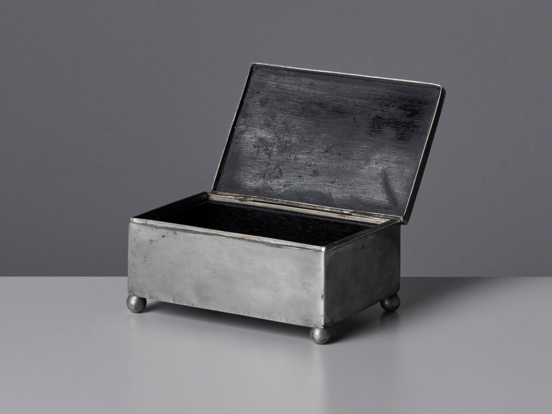 Box with Cover image 4